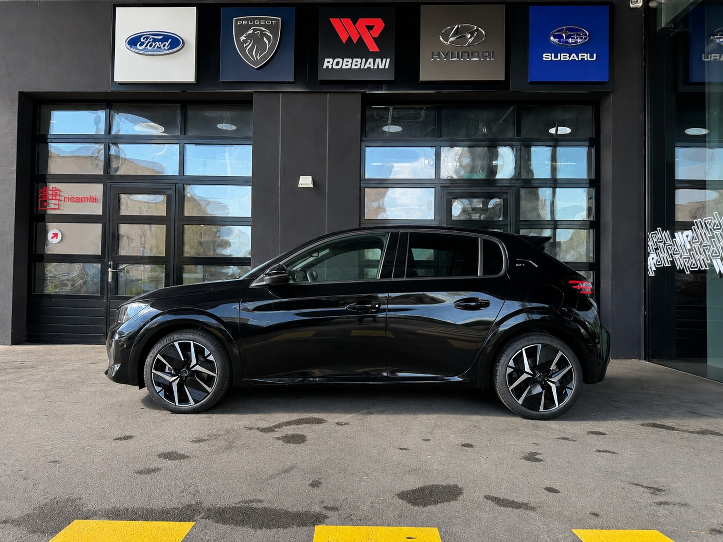 PEUGEOT 208 1.2 MHEV 145 GT-image-1