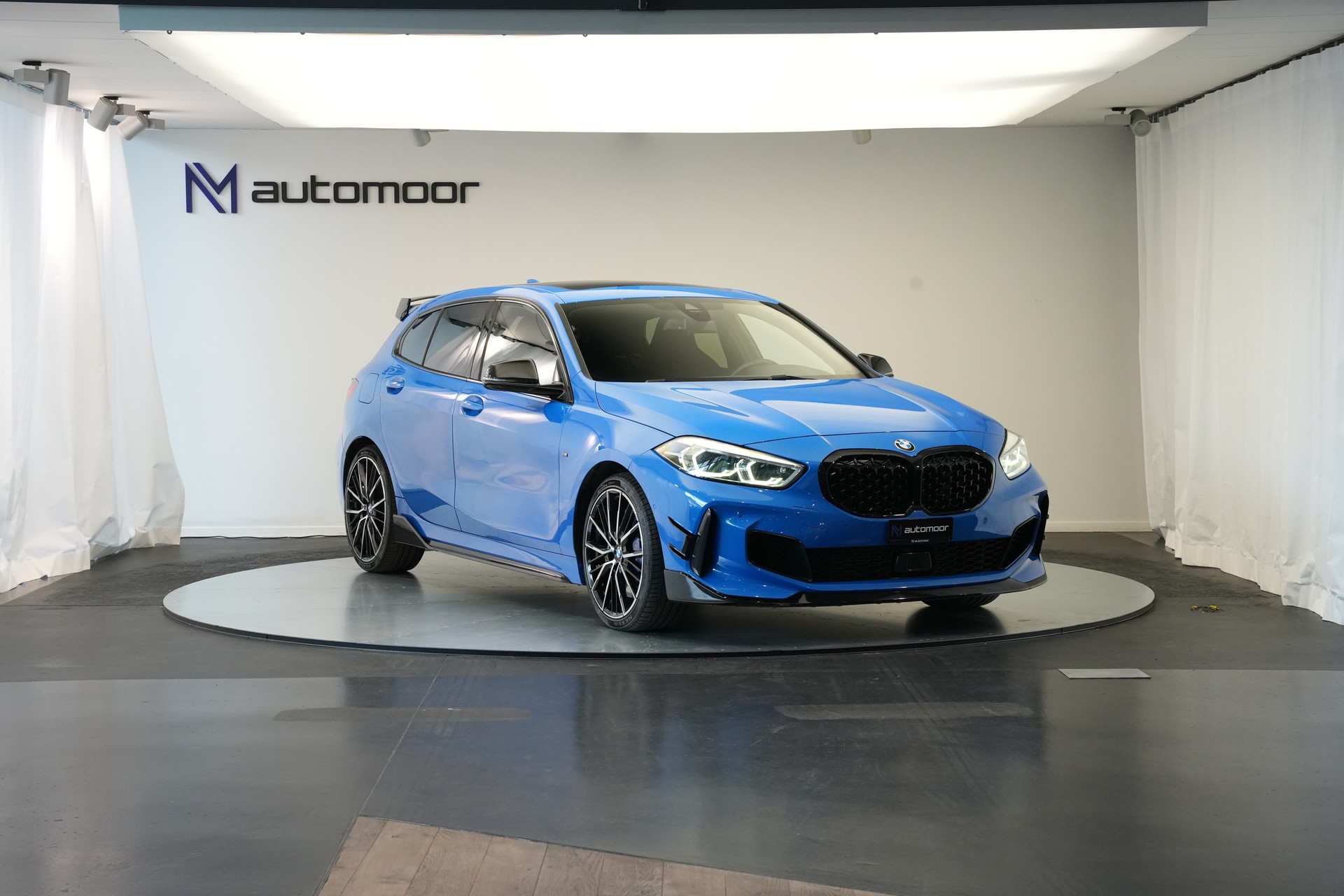 BMW M135i xDrive Steptronic-image-2