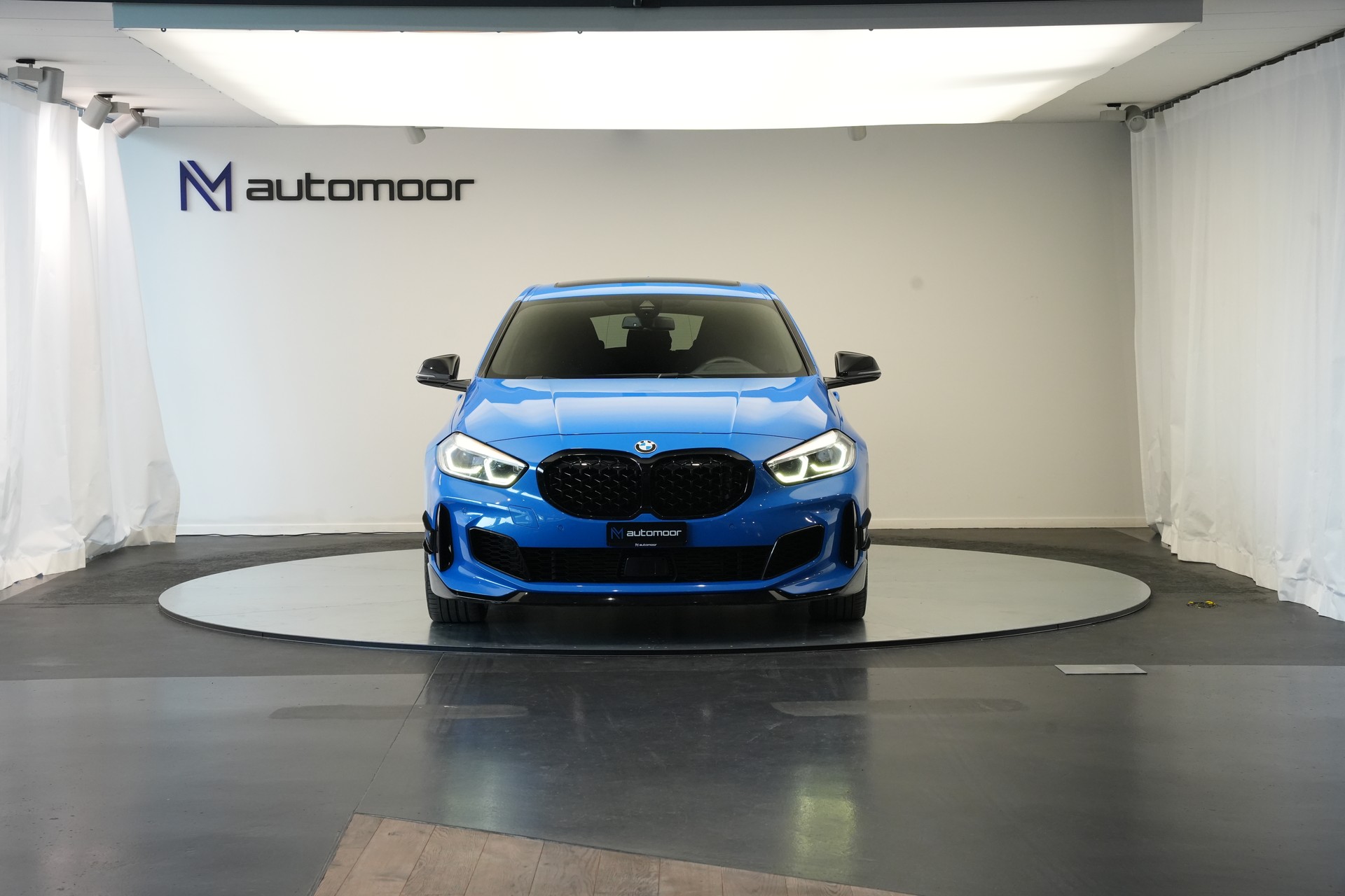 BMW M135i xDrive Steptronic-image-1