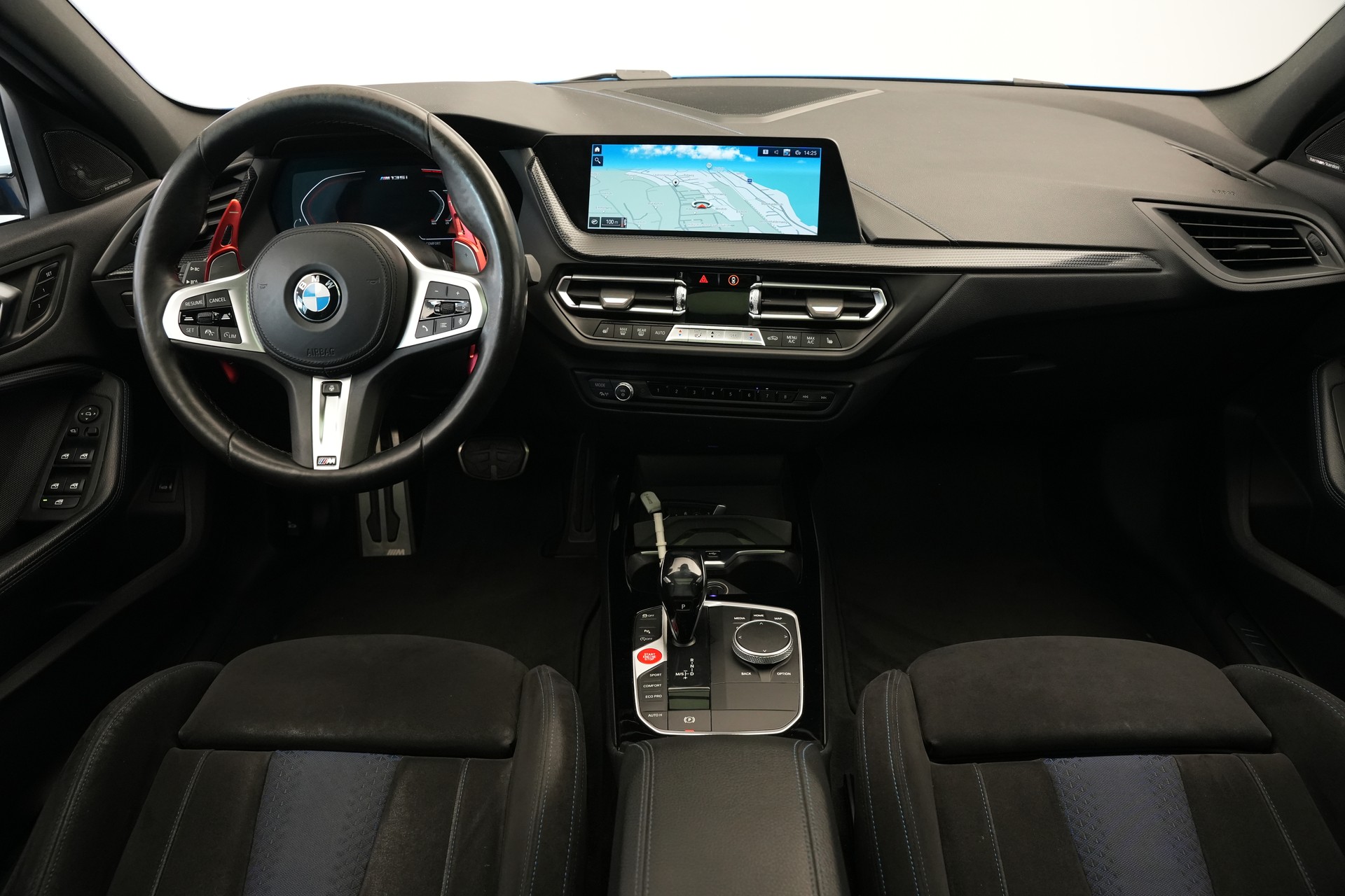 BMW M135i xDrive Steptronic-image-19