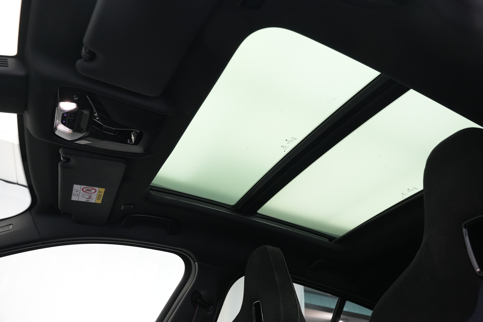 BMW M135i xDrive Steptronic-image-21