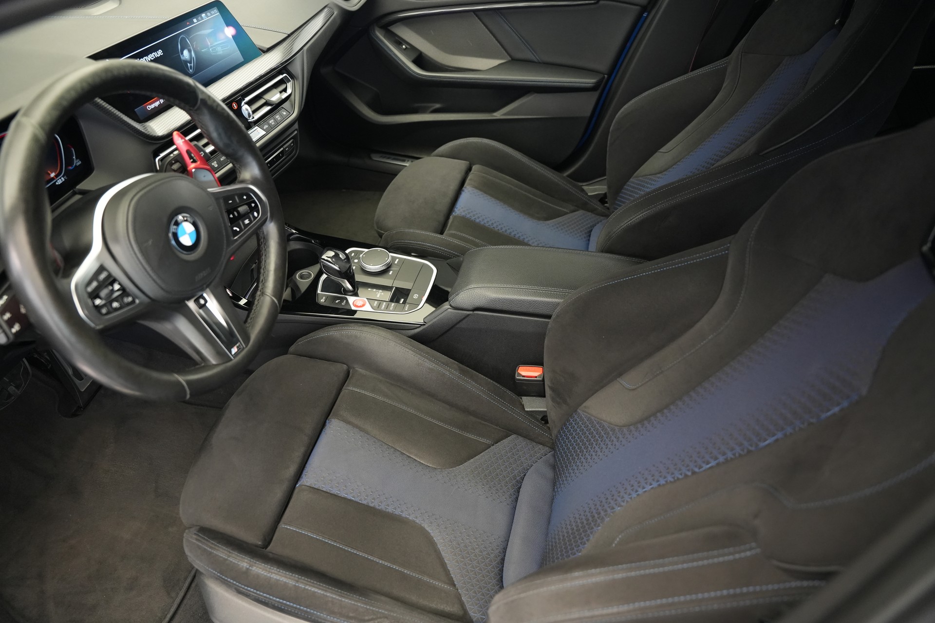 BMW M135i xDrive Steptronic-image-9