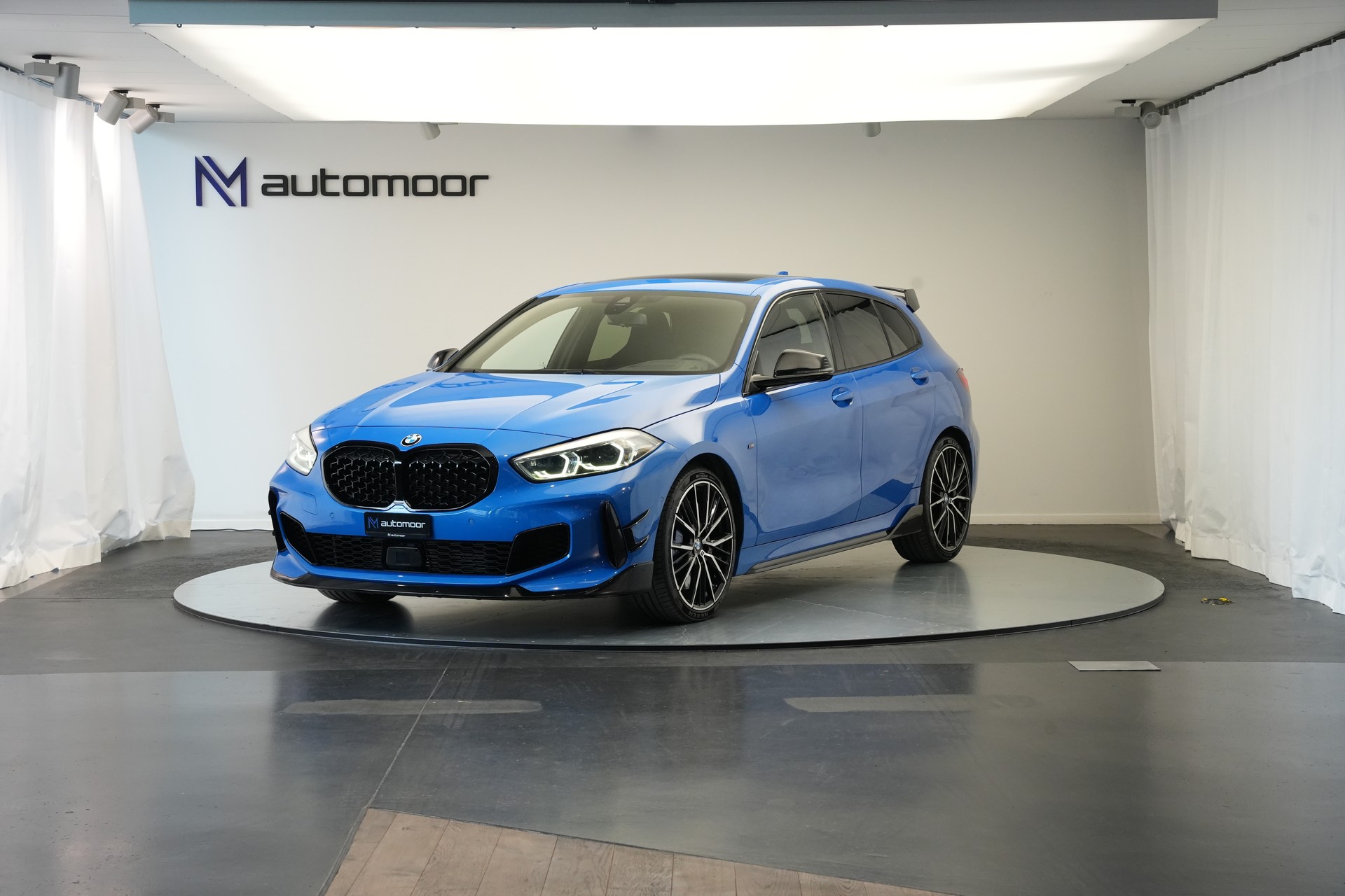 BMW M135i xDrive Steptronic-image-0