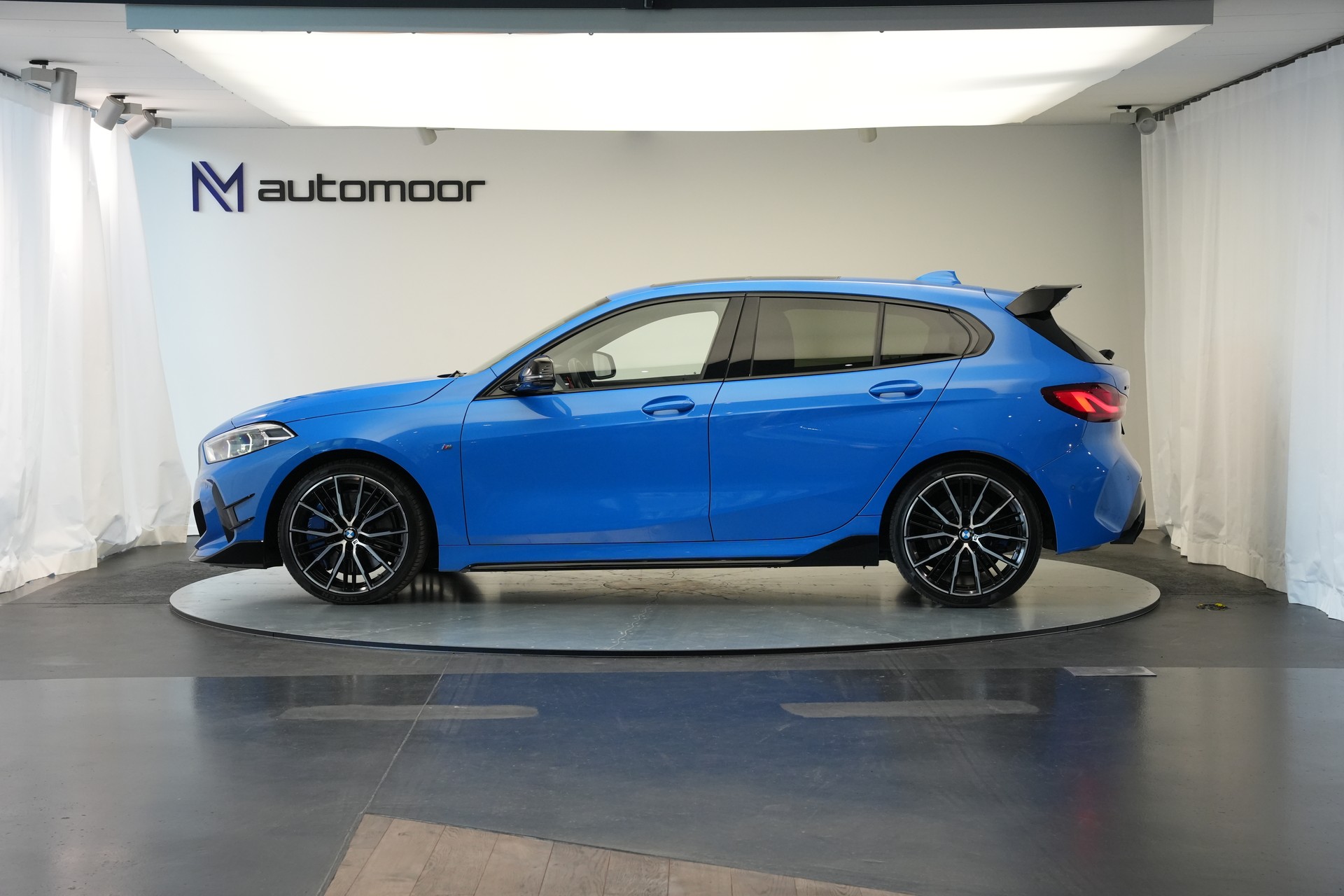 BMW M135i xDrive Steptronic-image-7