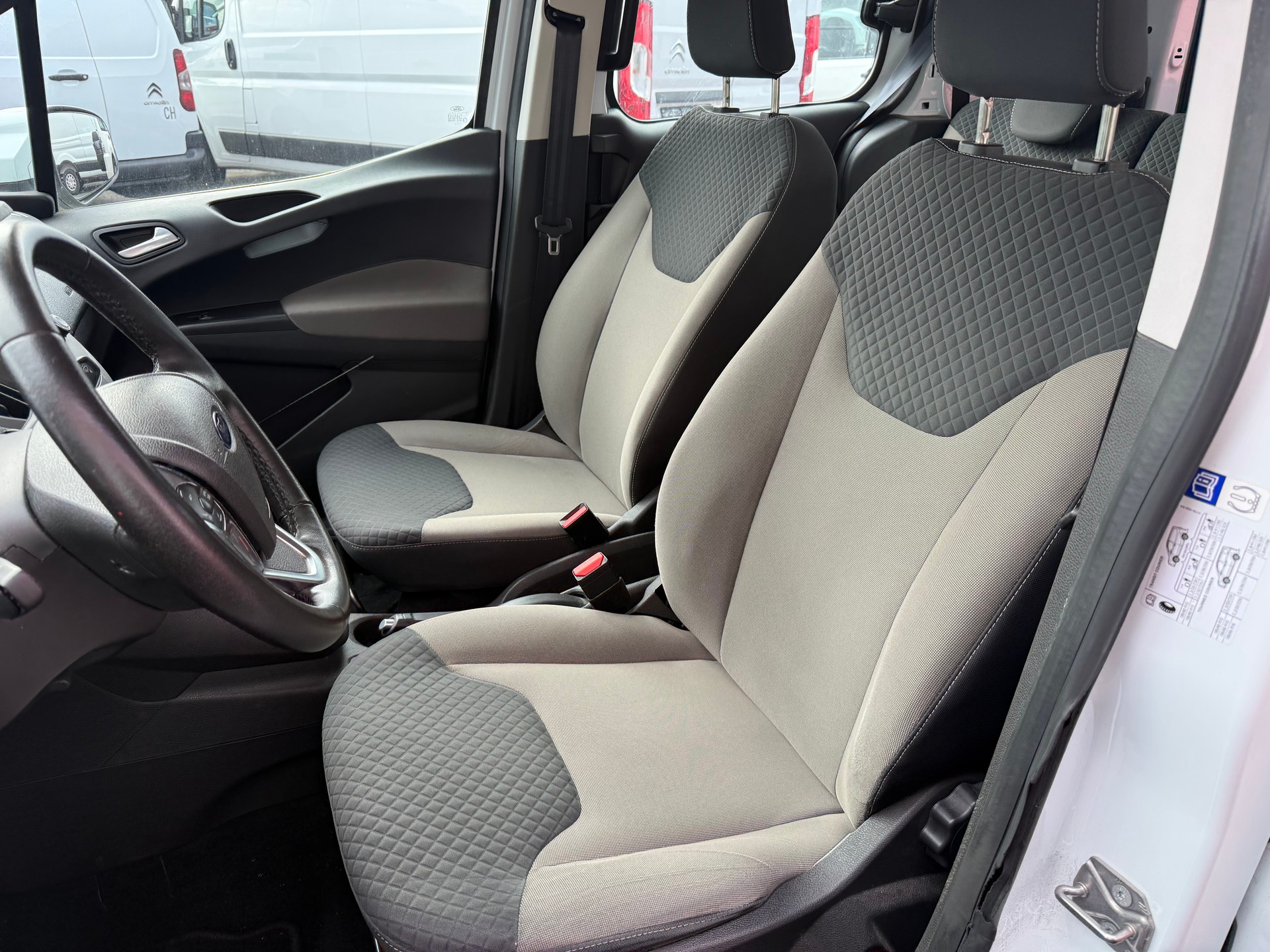 FORD Transit Courier Combi 1.5 TDCi Trend-image-3