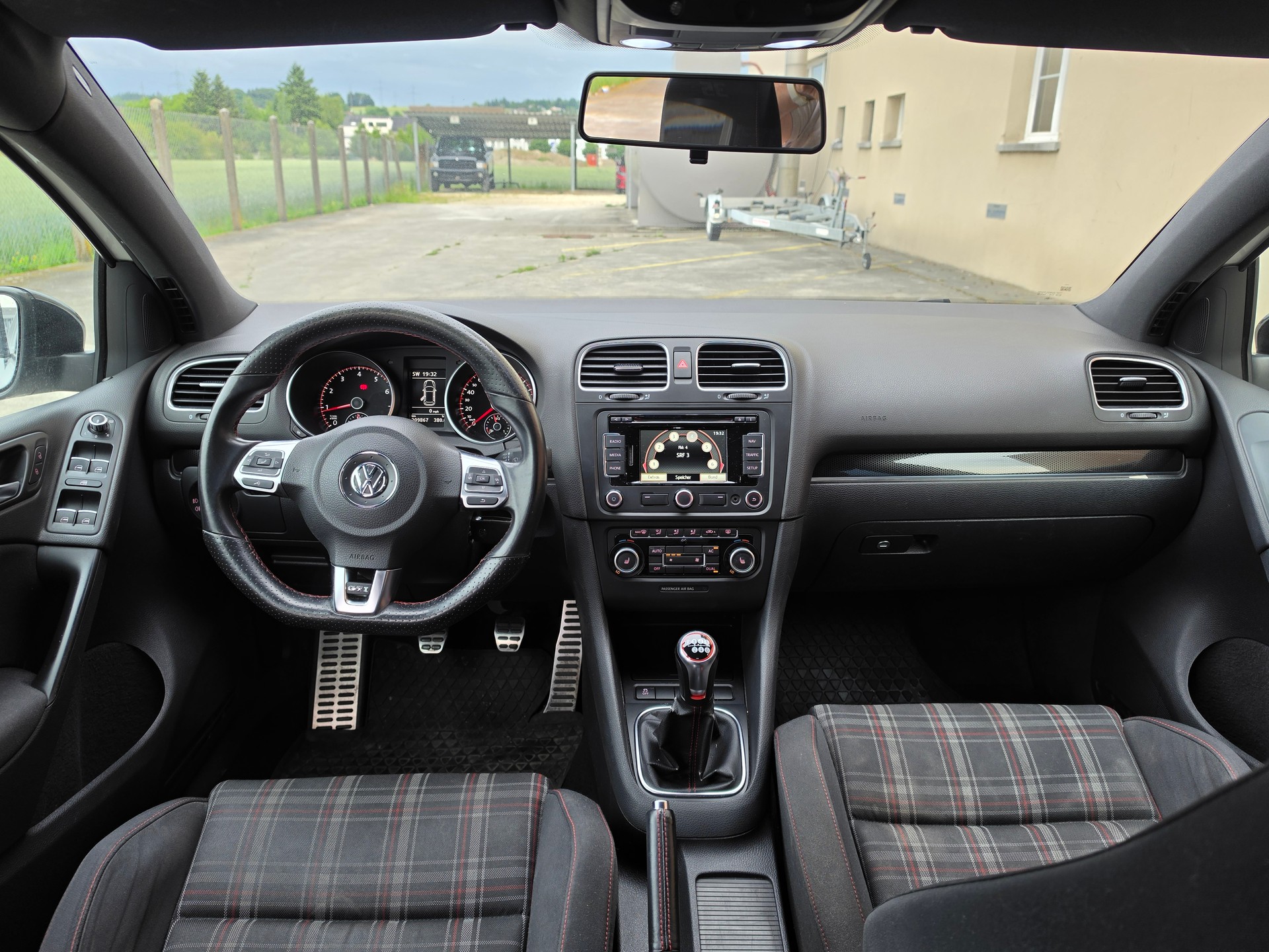 VW Golf 2.0 TSI GTI Edition 35-image-8