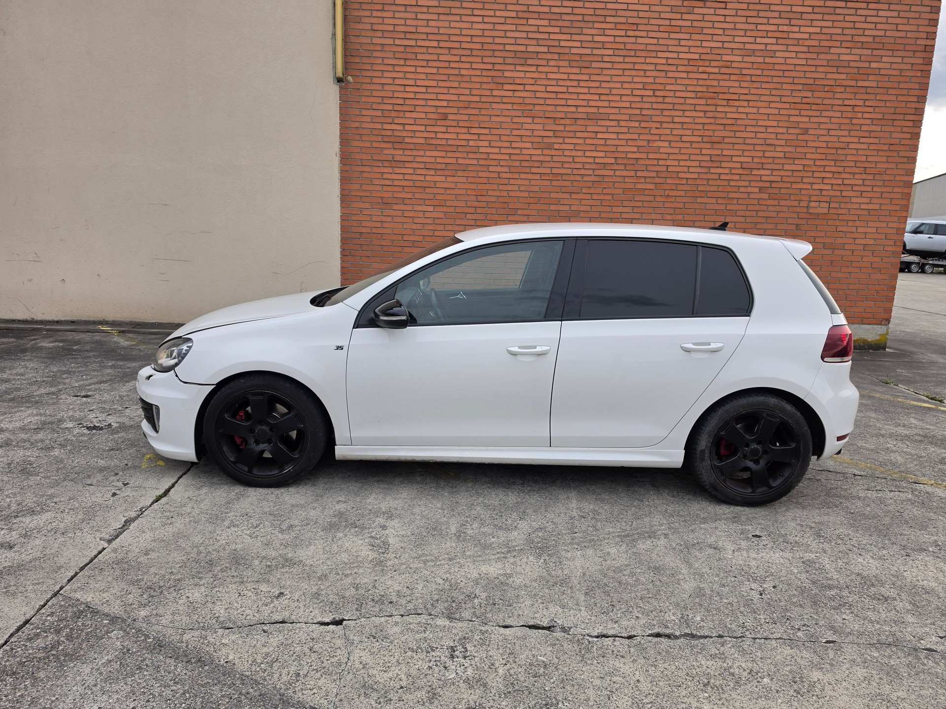 VW Golf 2.0 TSI GTI Edition 35-image-1