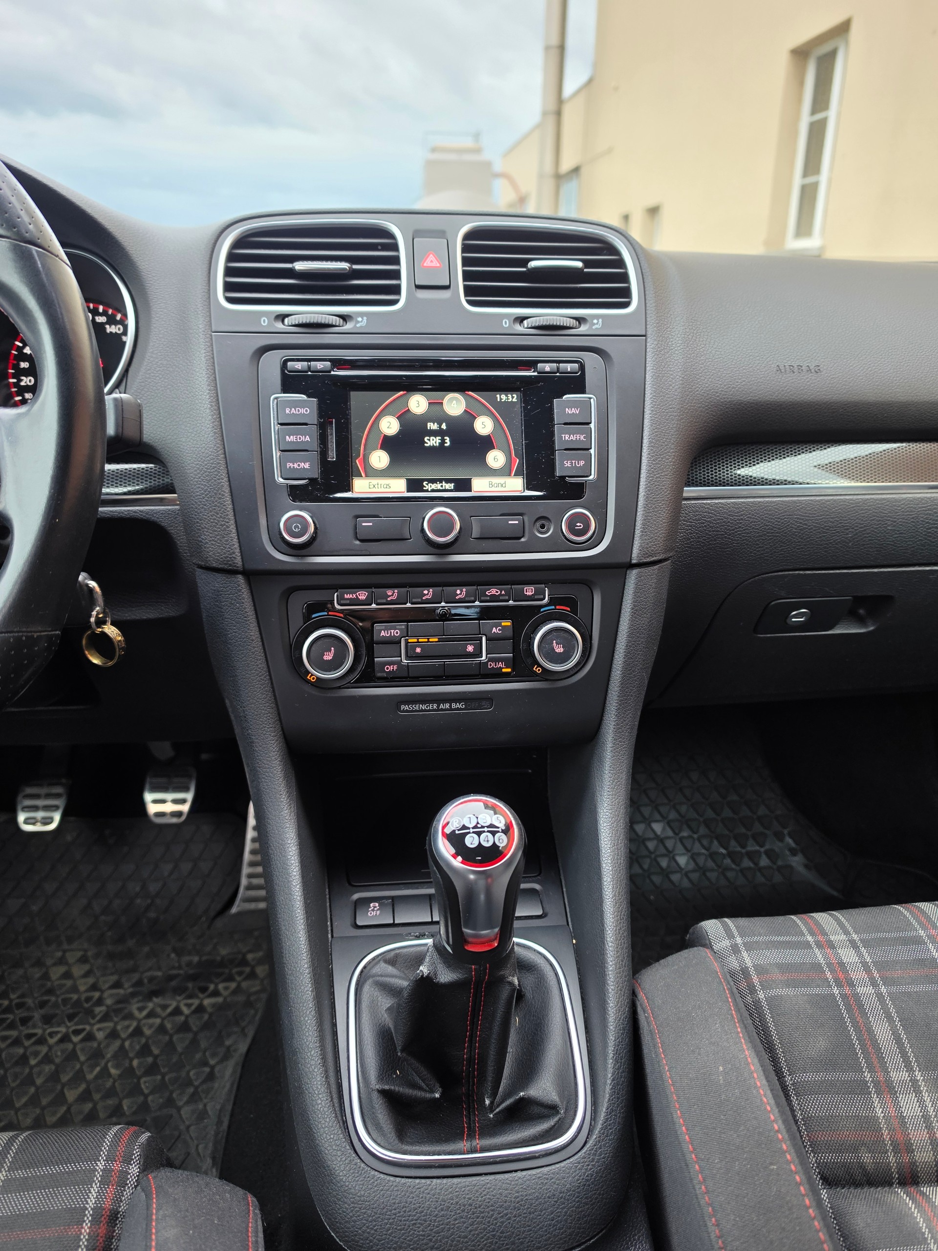 VW Golf 2.0 TSI GTI Edition 35-image-14
