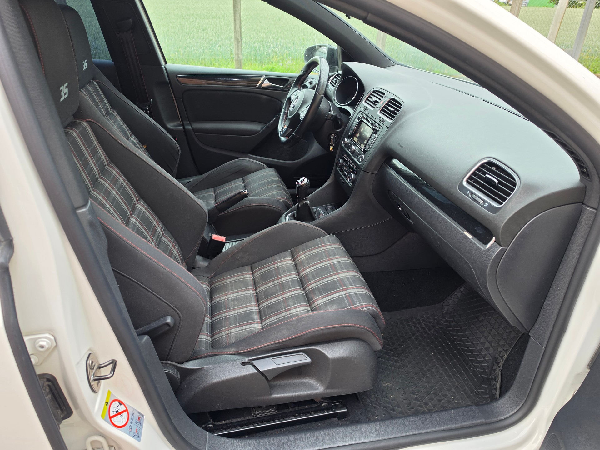 VW Golf 2.0 TSI GTI Edition 35-image-10