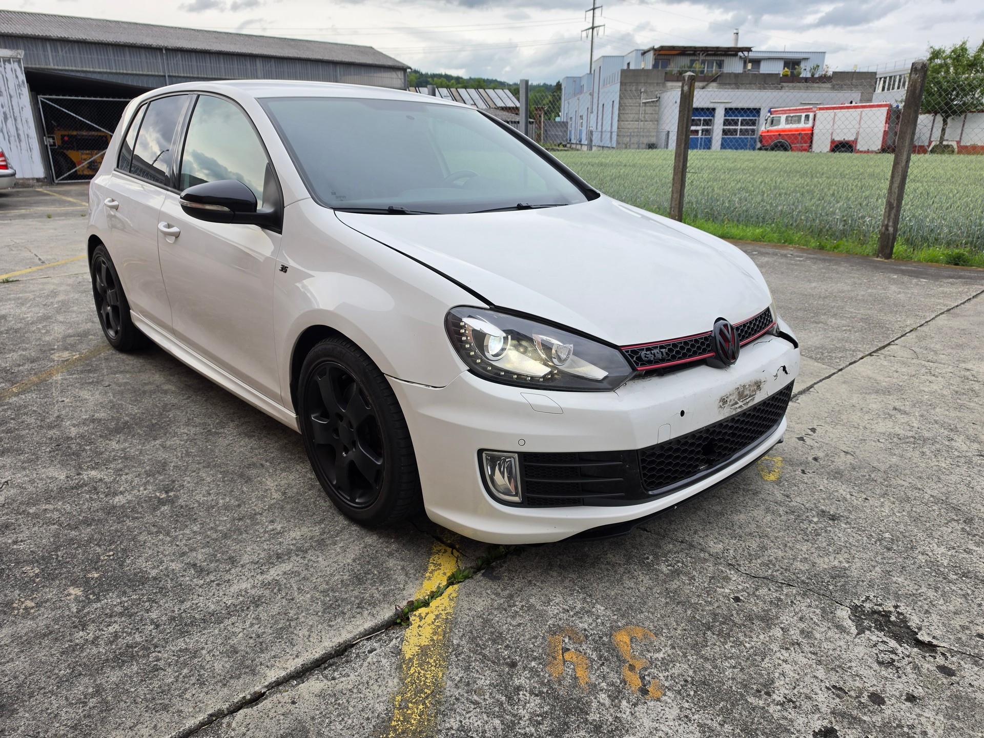 VW Golf 2.0 TSI GTI Edition 35-image-6