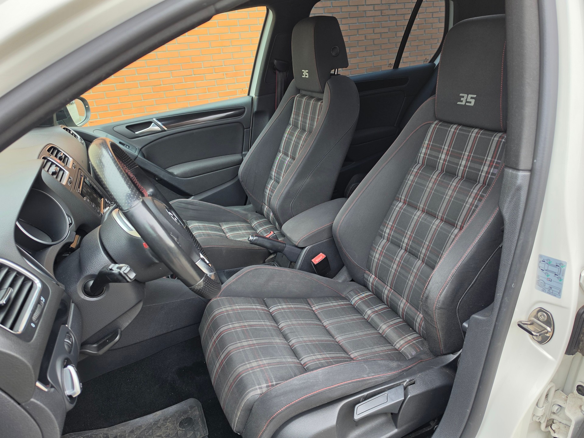 VW Golf 2.0 TSI GTI Edition 35-image-9