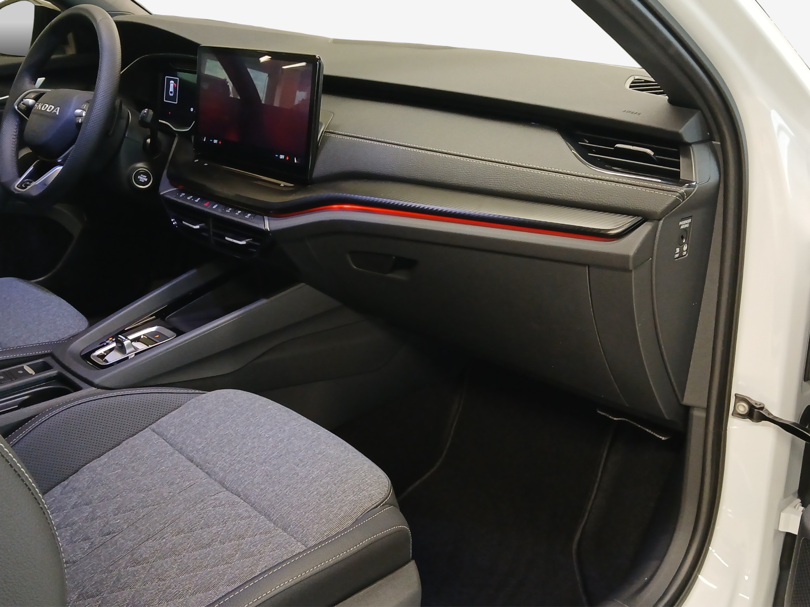 SKODA Octavia Combi 1.5 TSI mHEV DSG Sport Line-image-13