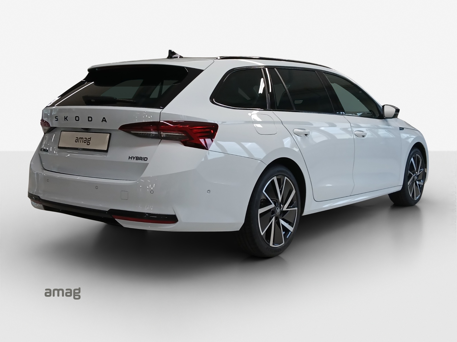 SKODA Octavia Combi 1.5 TSI mHEV DSG Sport Line-image-4