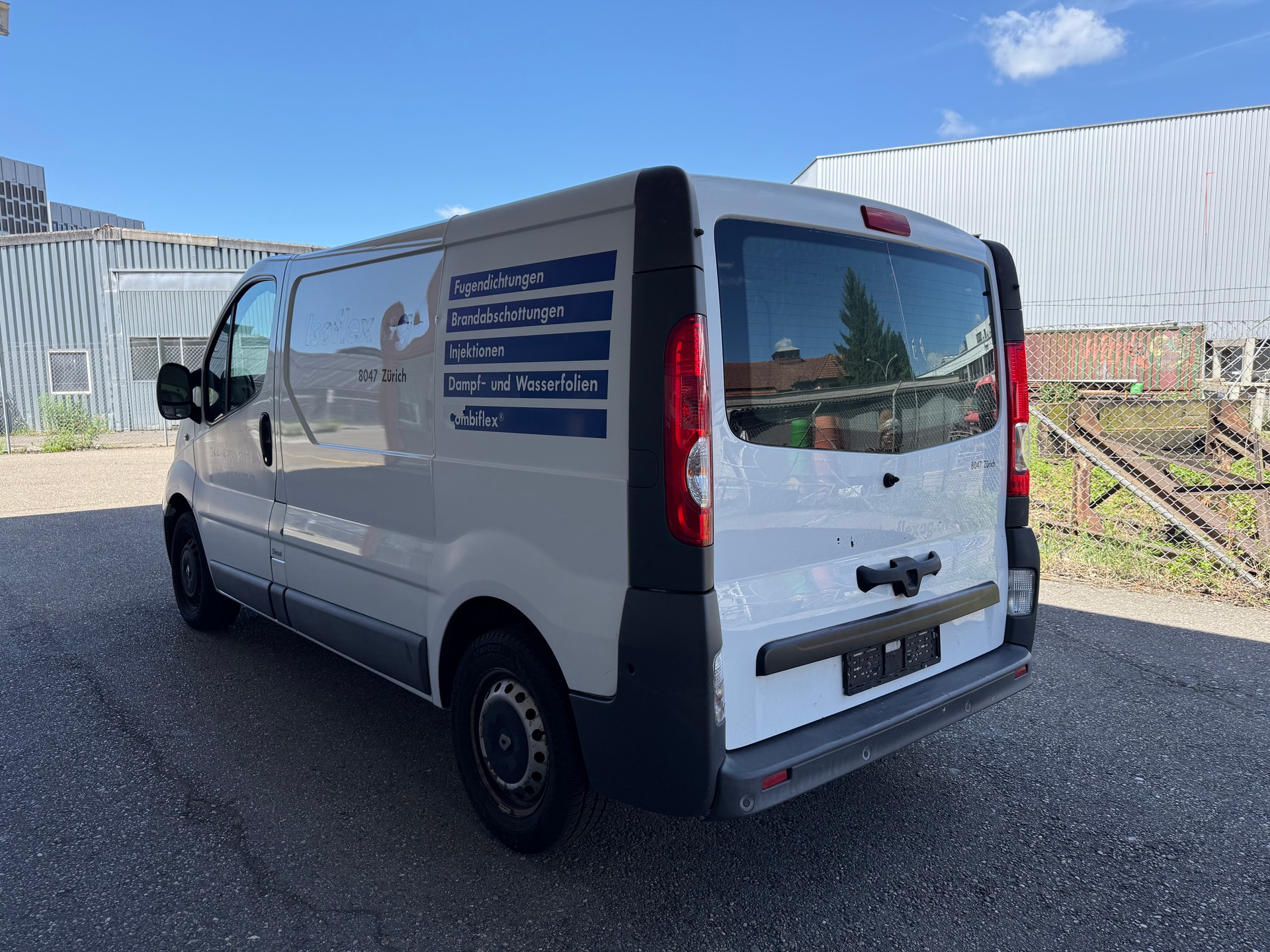 RENAULT Trafic 2.0 dCi 90 2.7t L1H1-image-6