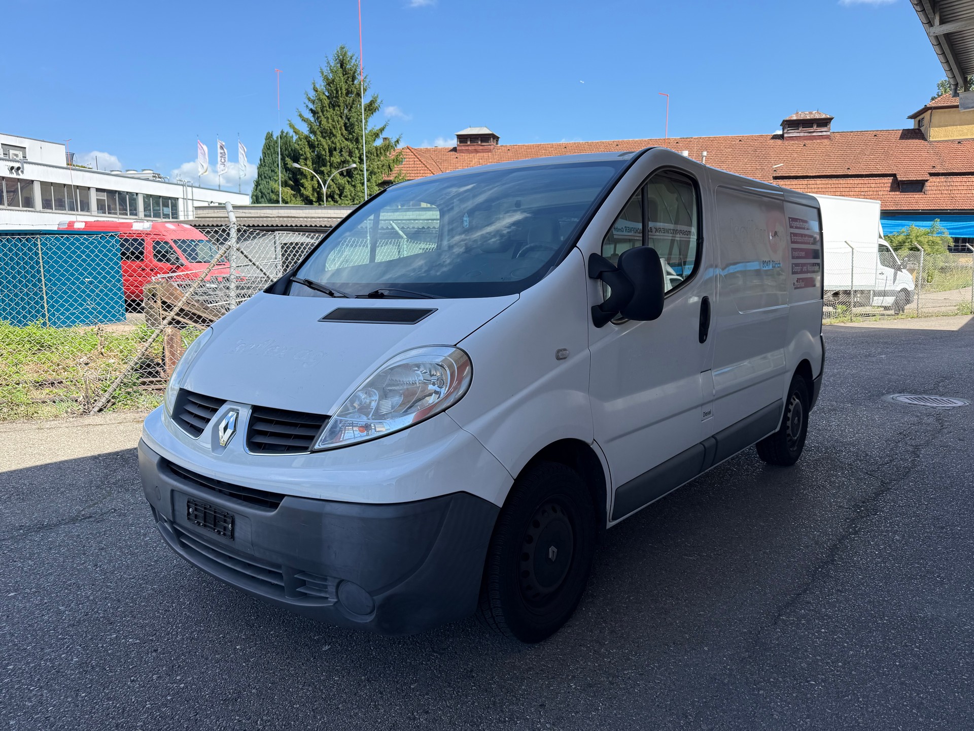 RENAULT Trafic 2.0 dCi 90 2.7t L1H1-image-0