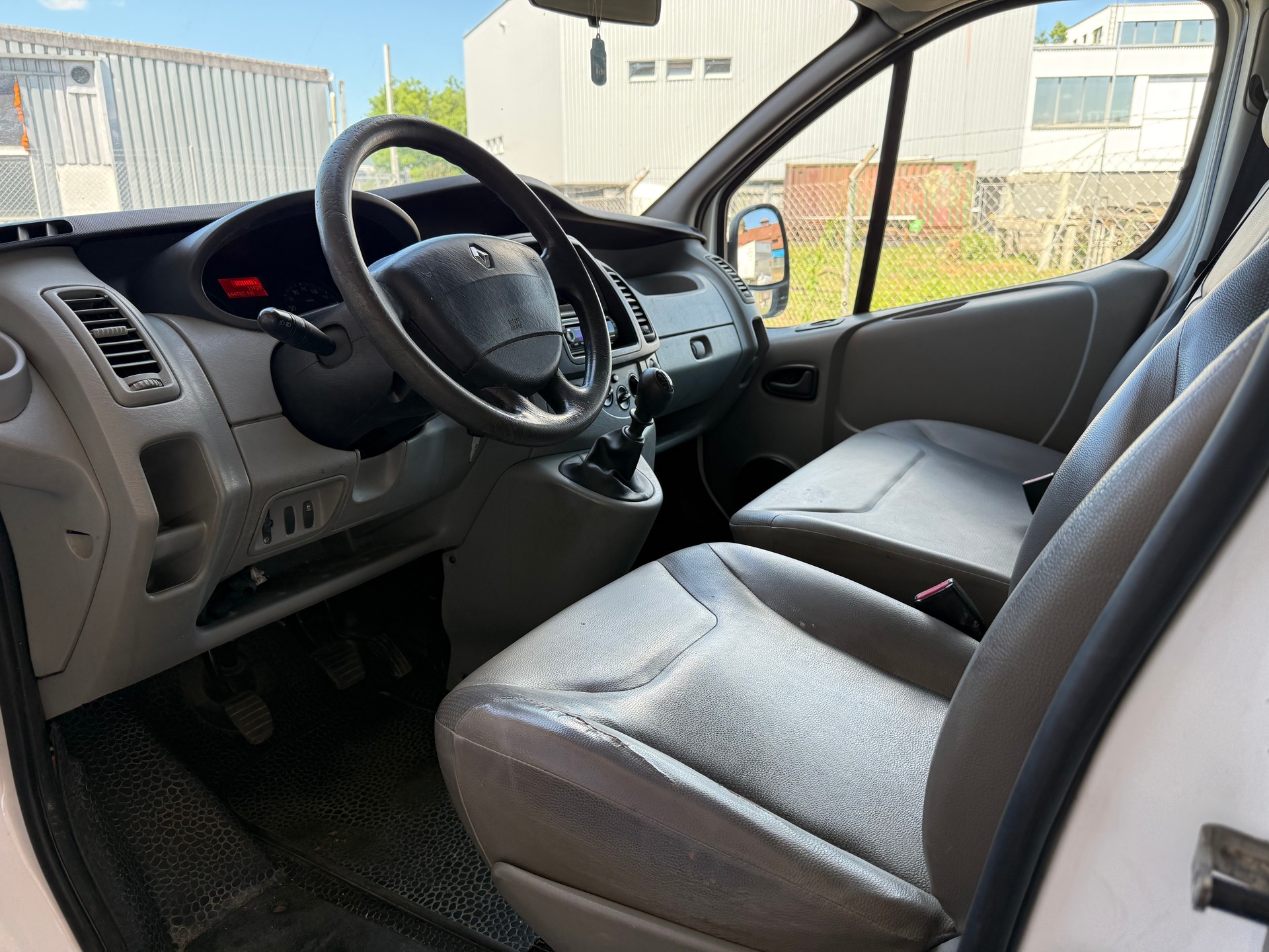 RENAULT Trafic 2.0 dCi 90 2.7t L1H1-image-8