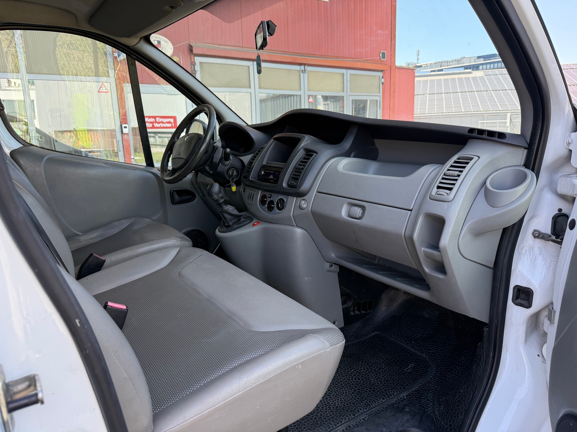 RENAULT Trafic 2.0 dCi 90 2.7t L1H1-image-9
