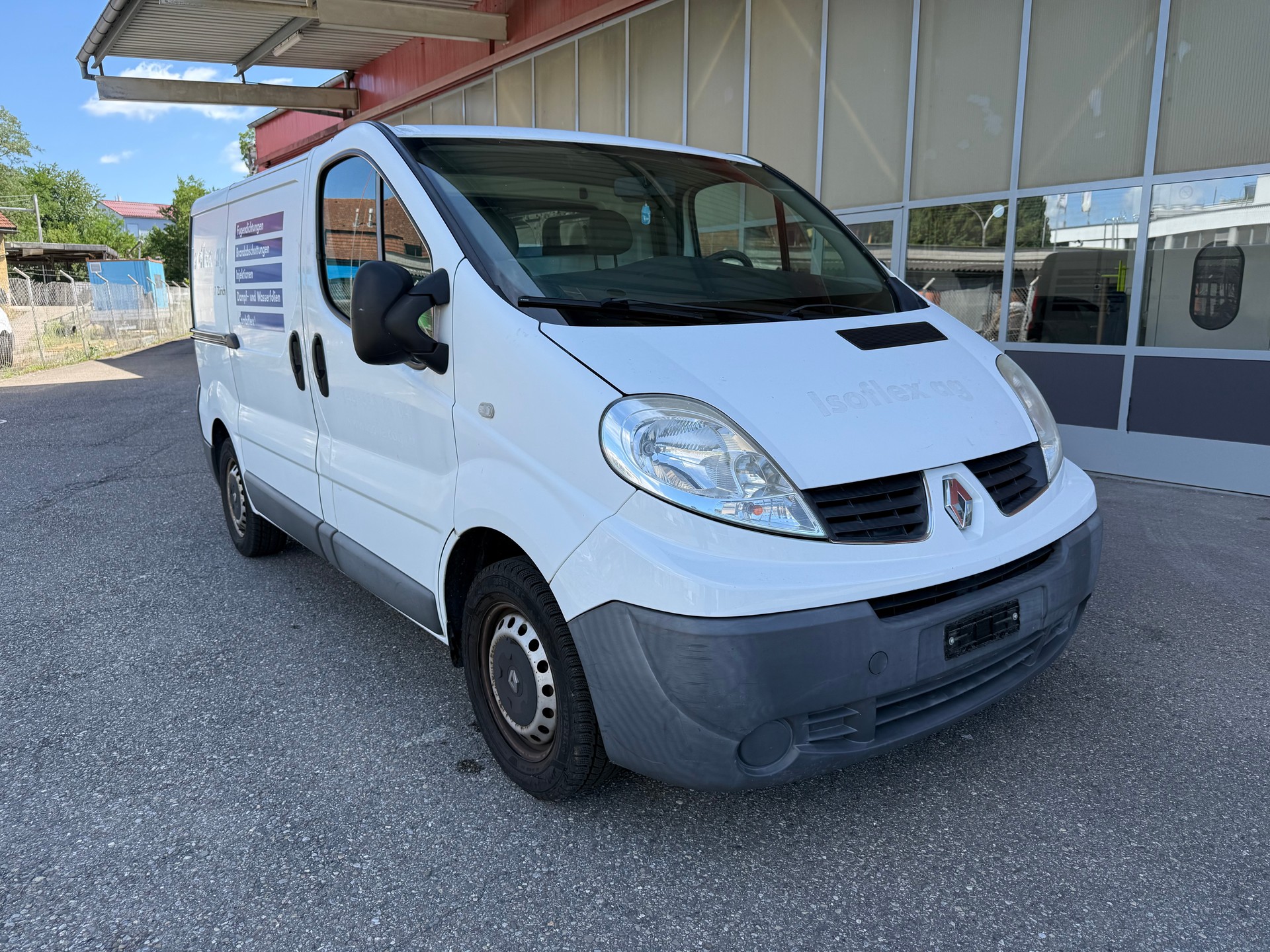 RENAULT Trafic 2.0 dCi 90 2.7t L1H1-image-2