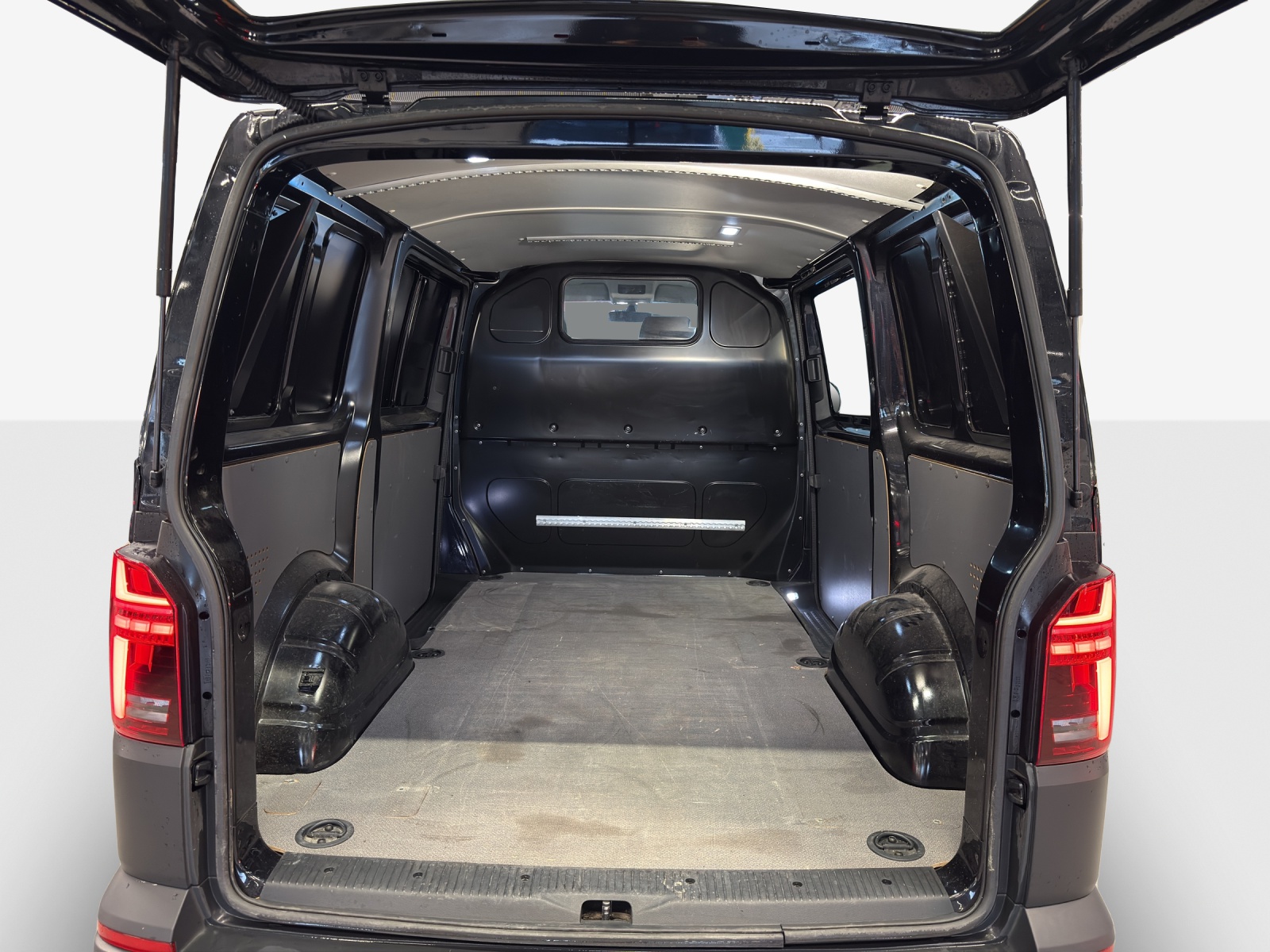 VW T6.1 2.0 TDI DSG-image-12