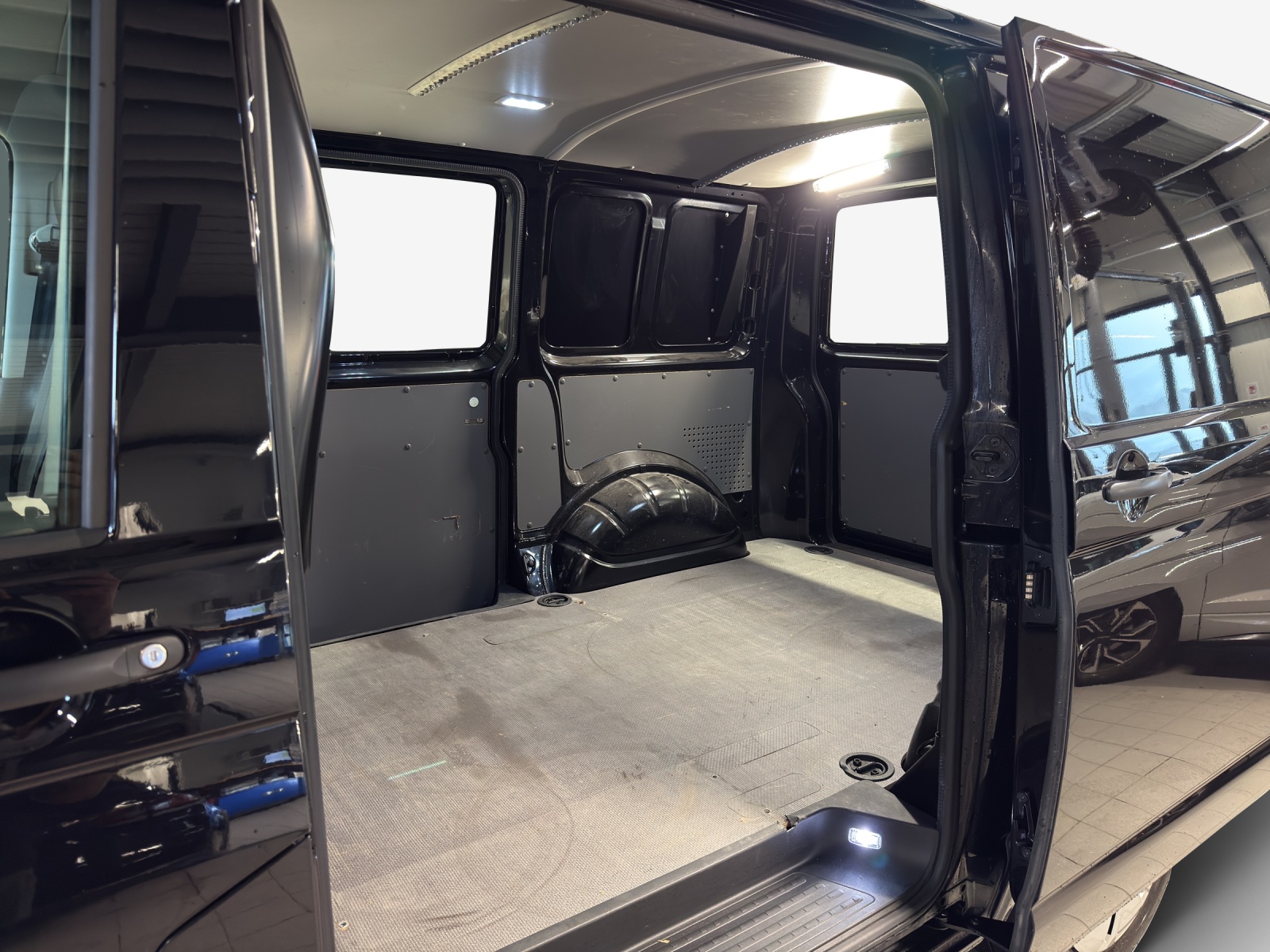 VW T6.1 2.0 TDI DSG-image-11