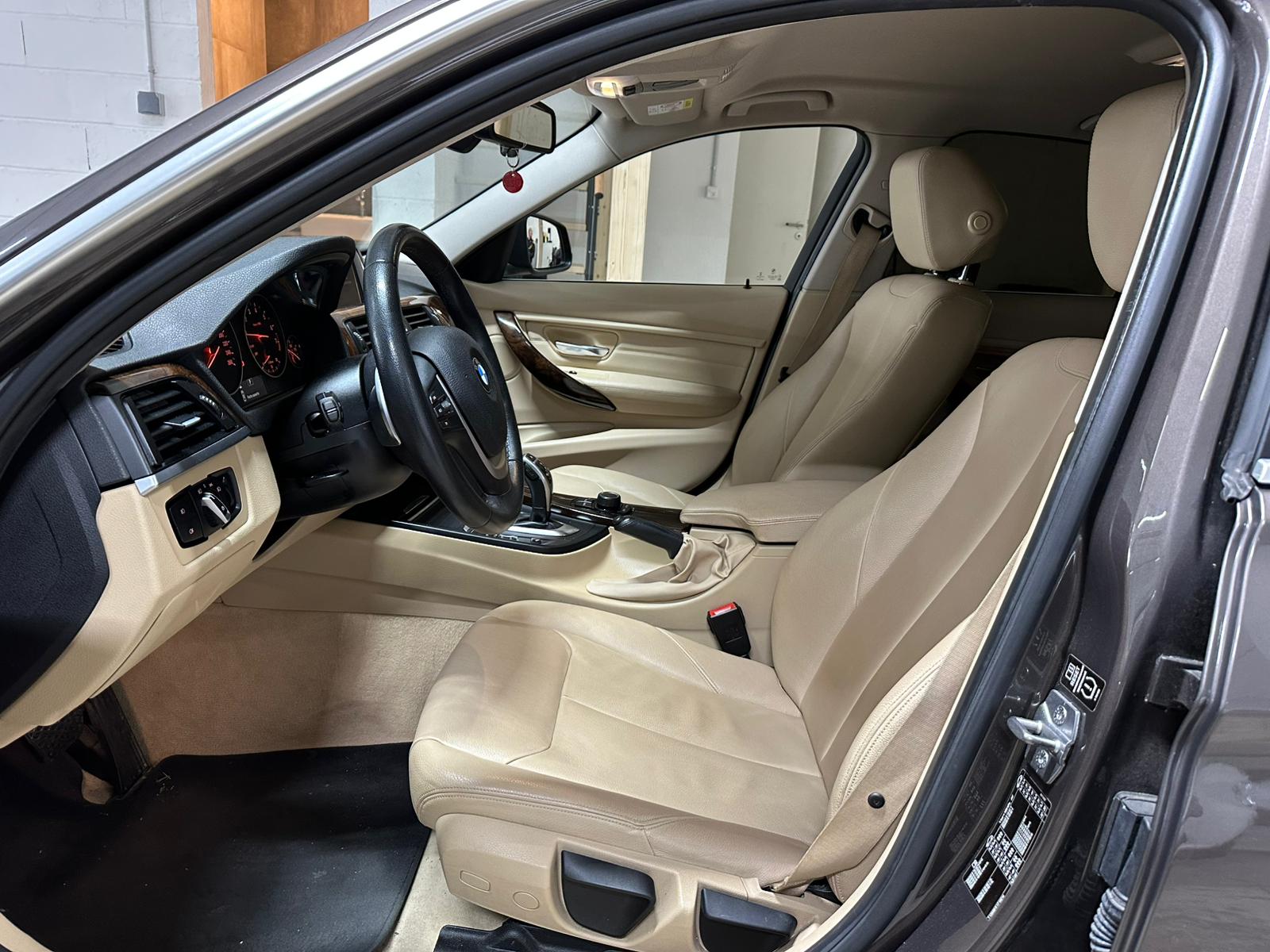 BMW 320i Steptronic-image-9