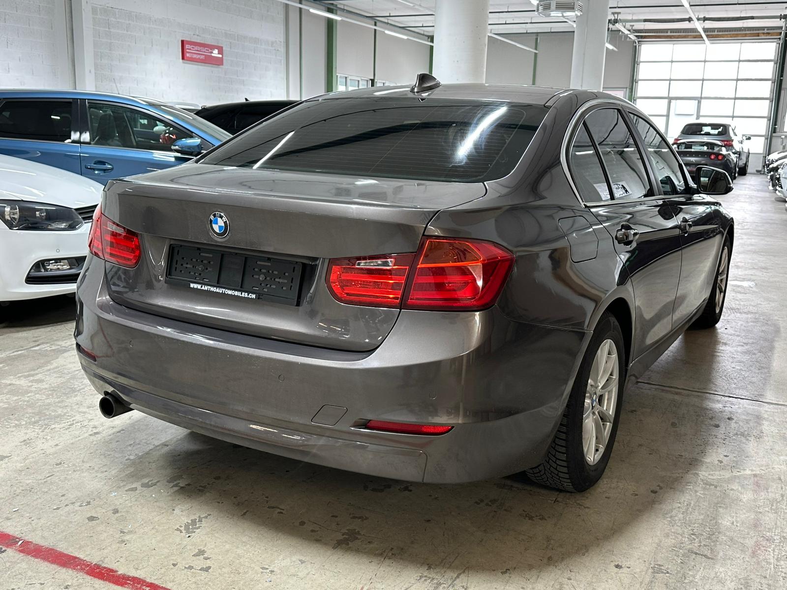BMW 320i Steptronic-image-3