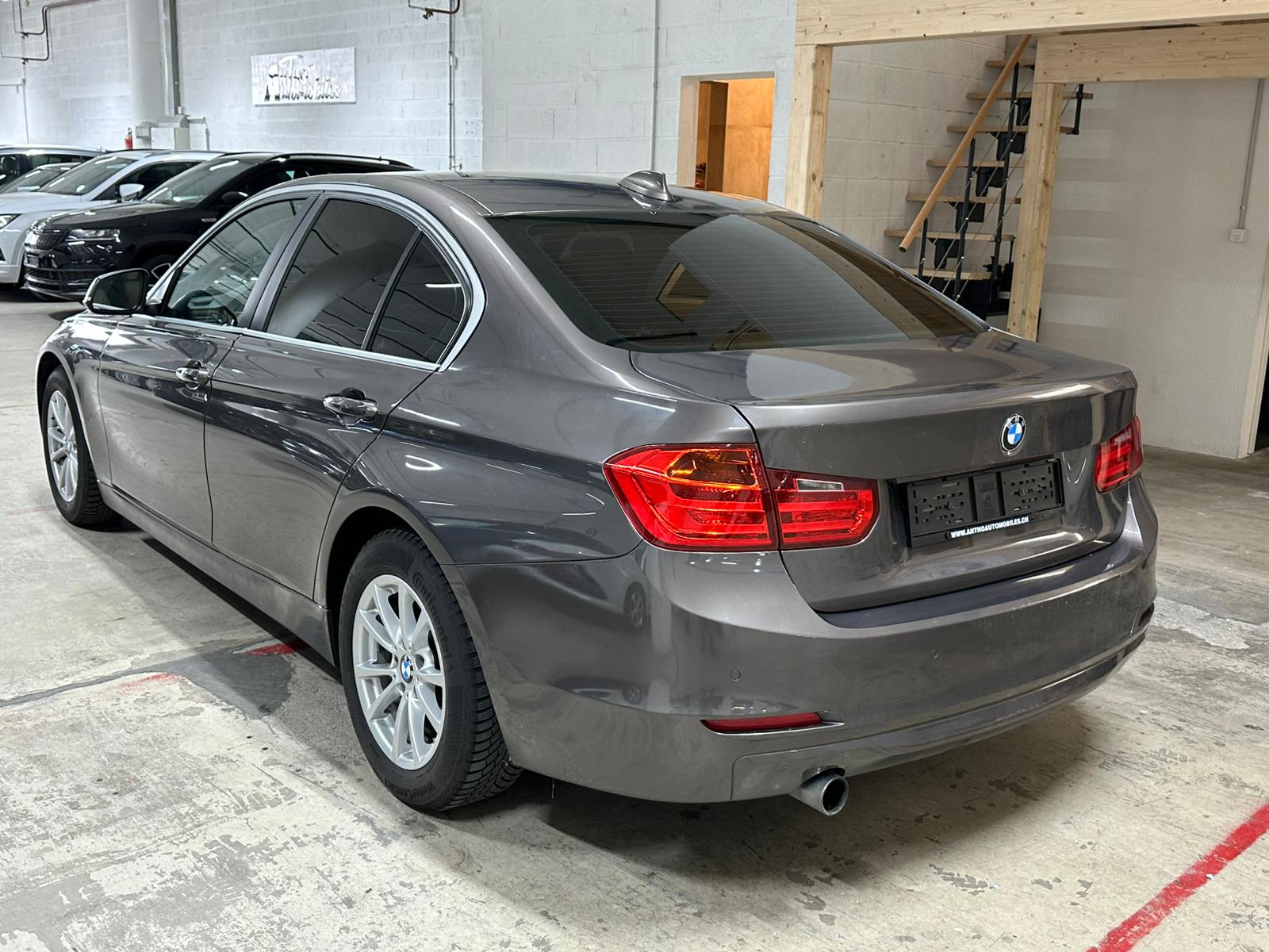 BMW 320i Steptronic-image-4