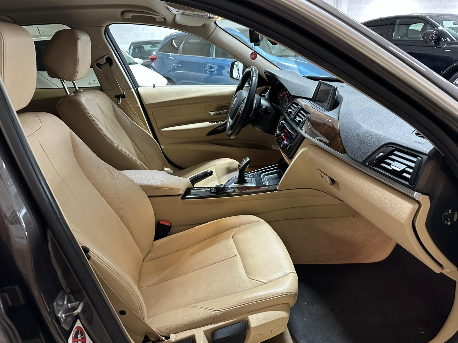 BMW 320i Steptronic-image-8