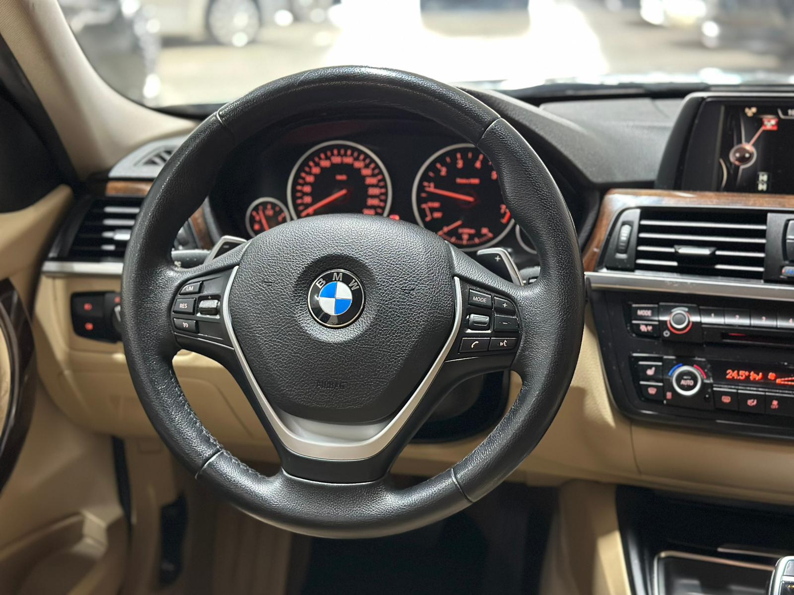 BMW 320i Steptronic-image-10