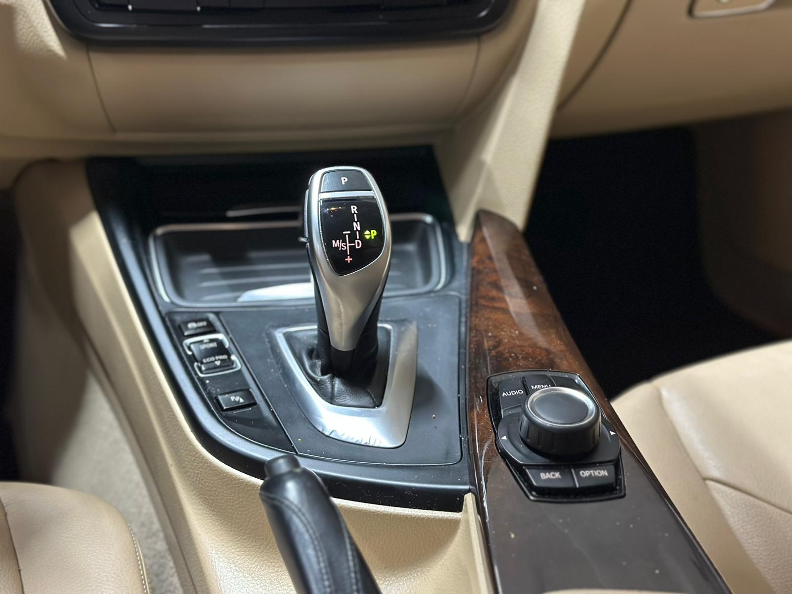 BMW 320i Steptronic-image-11