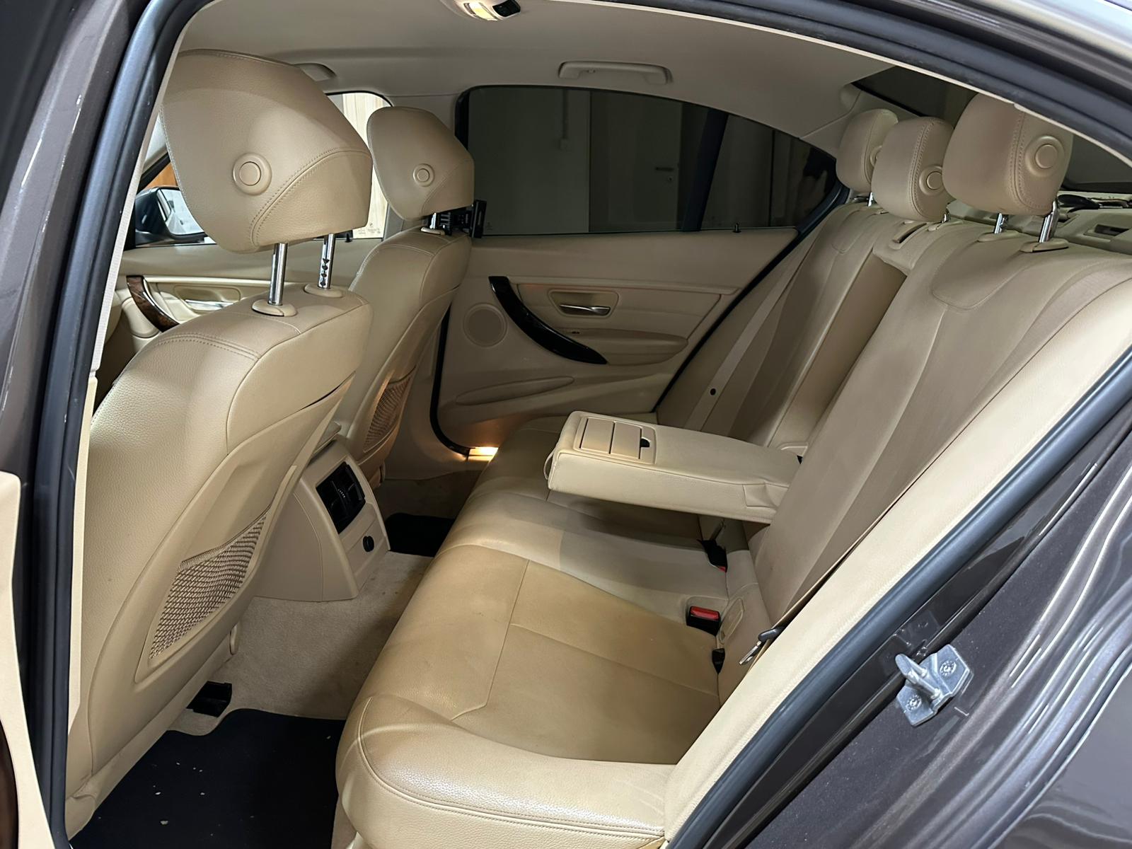BMW 320i Steptronic-image-7