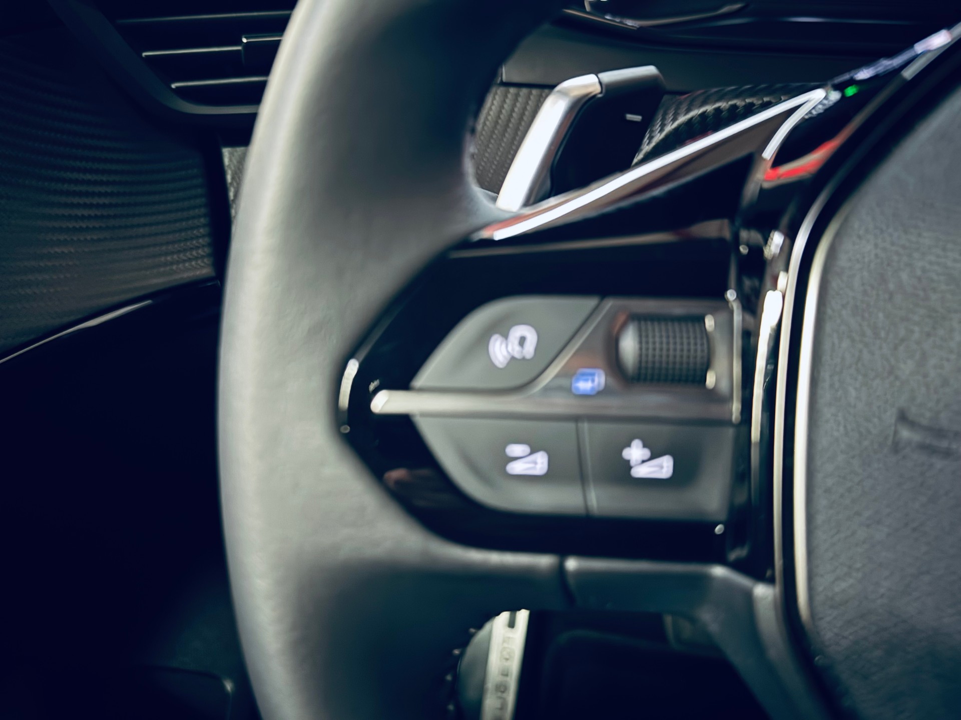 PEUGEOT 208 1.2 PureTech Allure EAT8-image-21