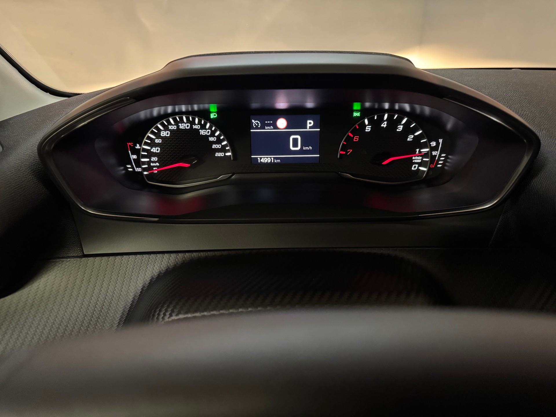 PEUGEOT 208 1.2 PureTech Allure EAT8-image-23
