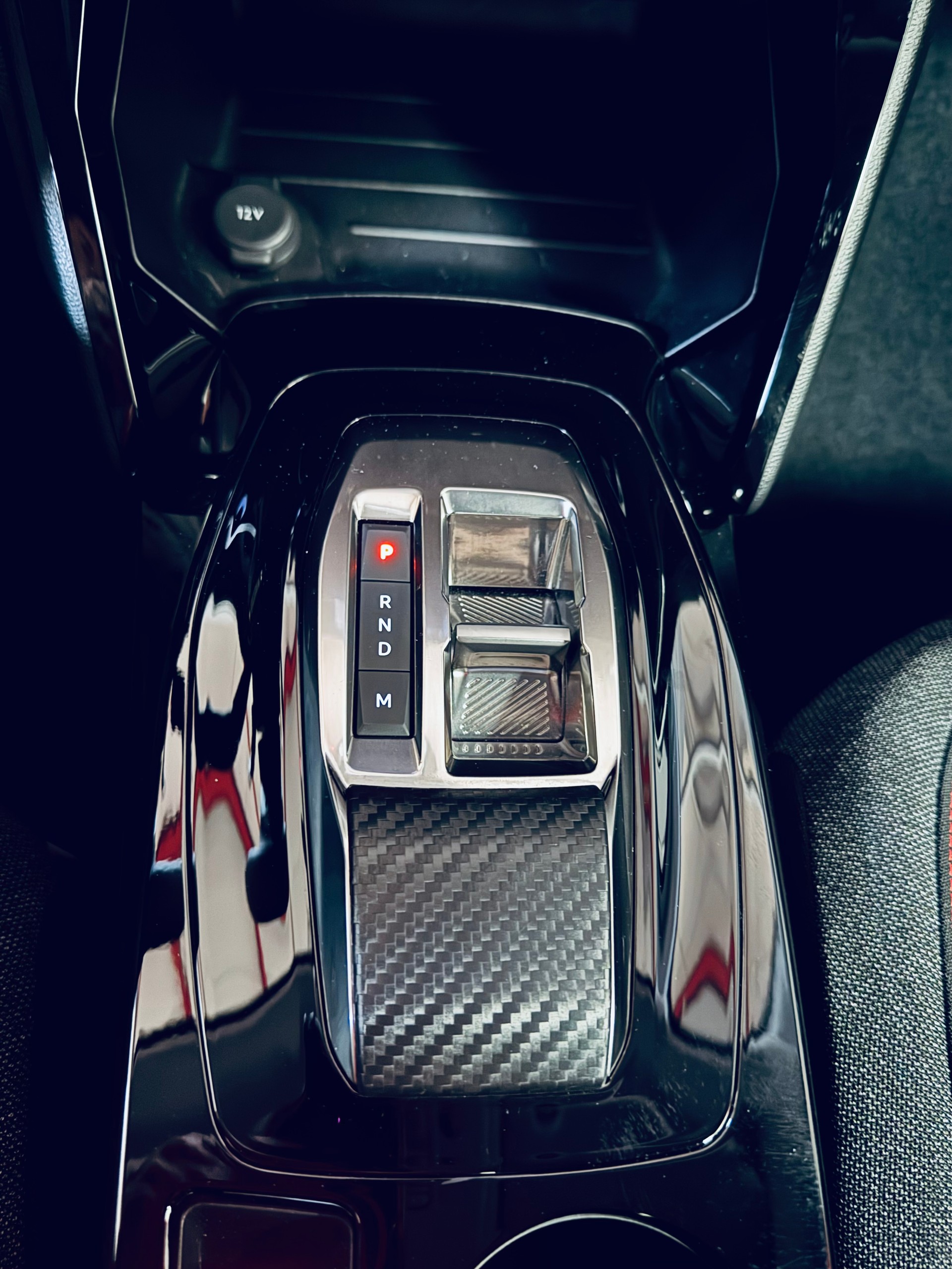 PEUGEOT 208 1.2 PureTech Allure EAT8-image-19