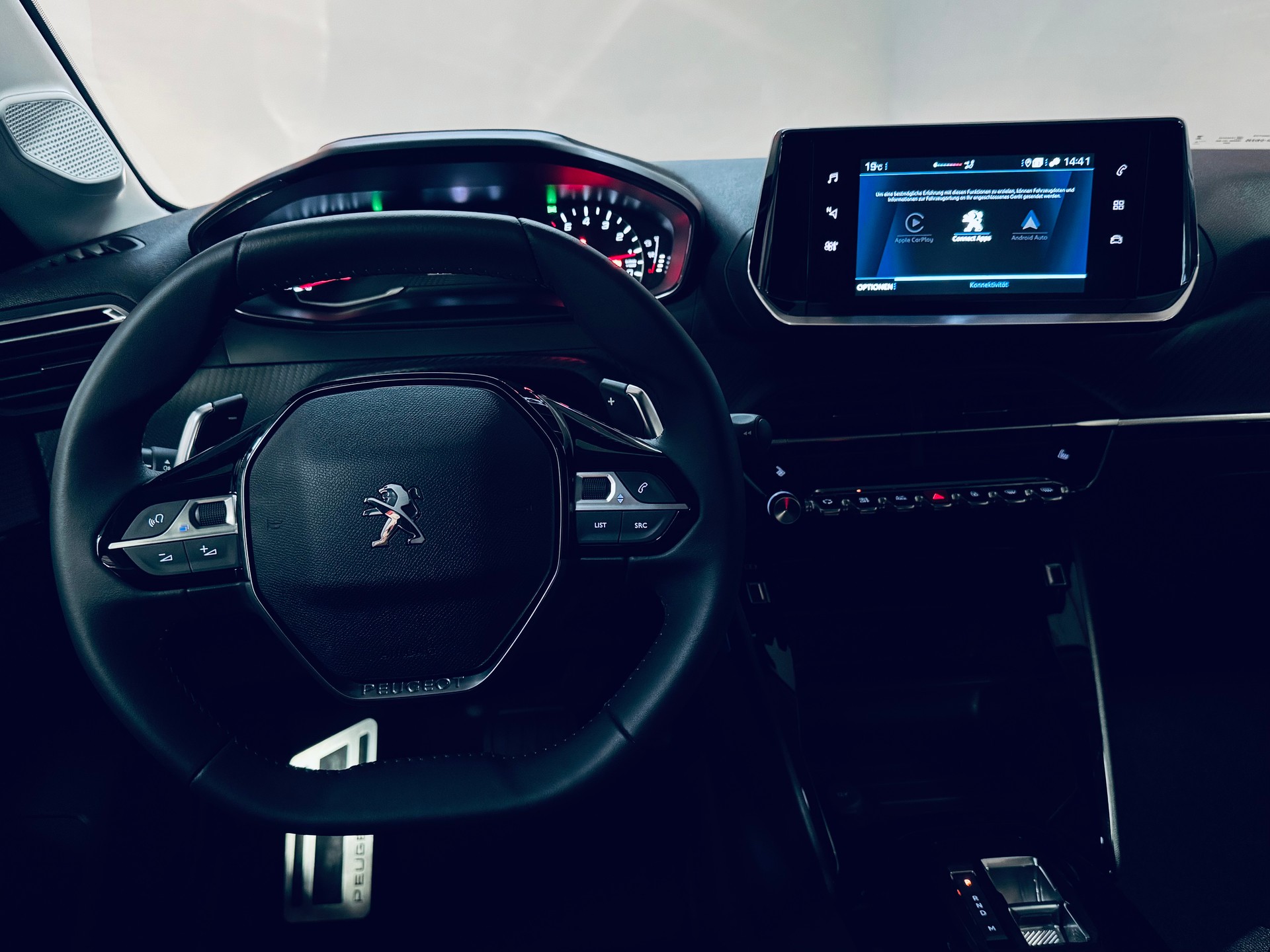 PEUGEOT 208 1.2 PureTech Allure EAT8-image-13