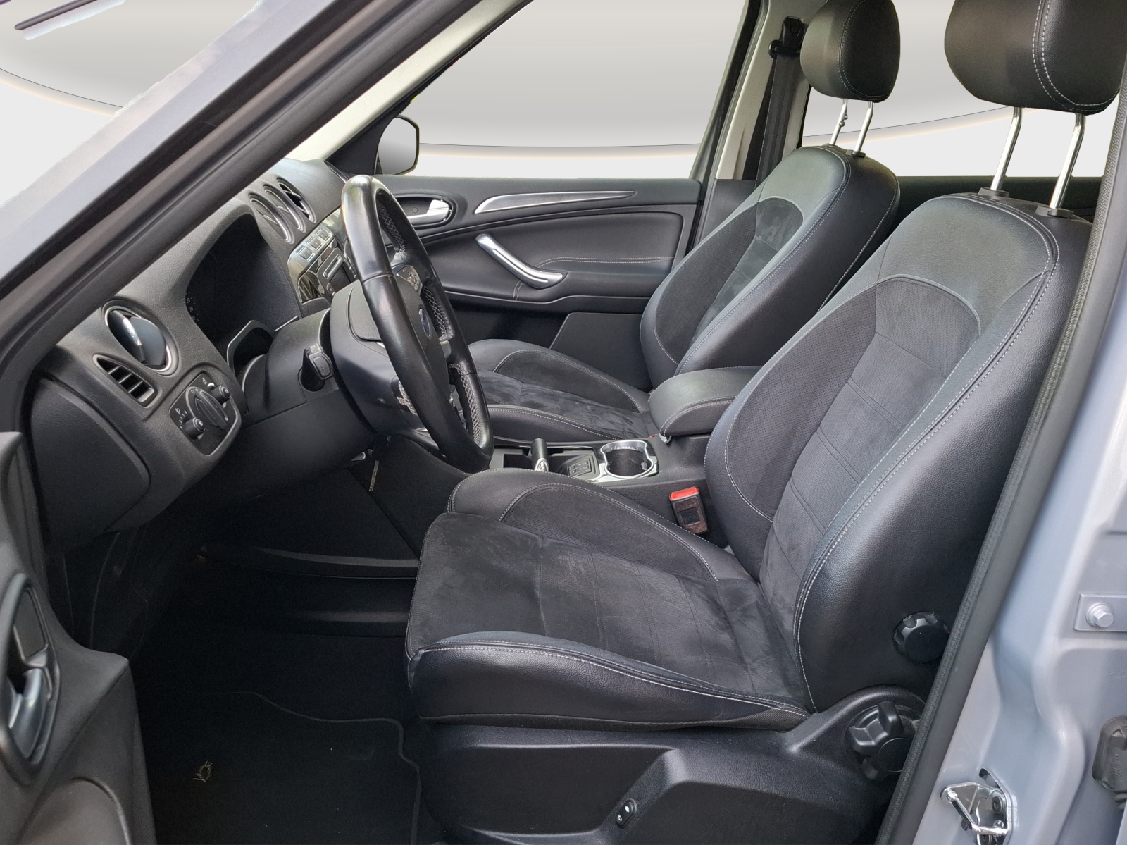 FORD S-Max 1.6 SCTi Titanium // MFK 18.06.2026 // 8-fach Aluminiumbereift // Anhängerkupplung-image-8