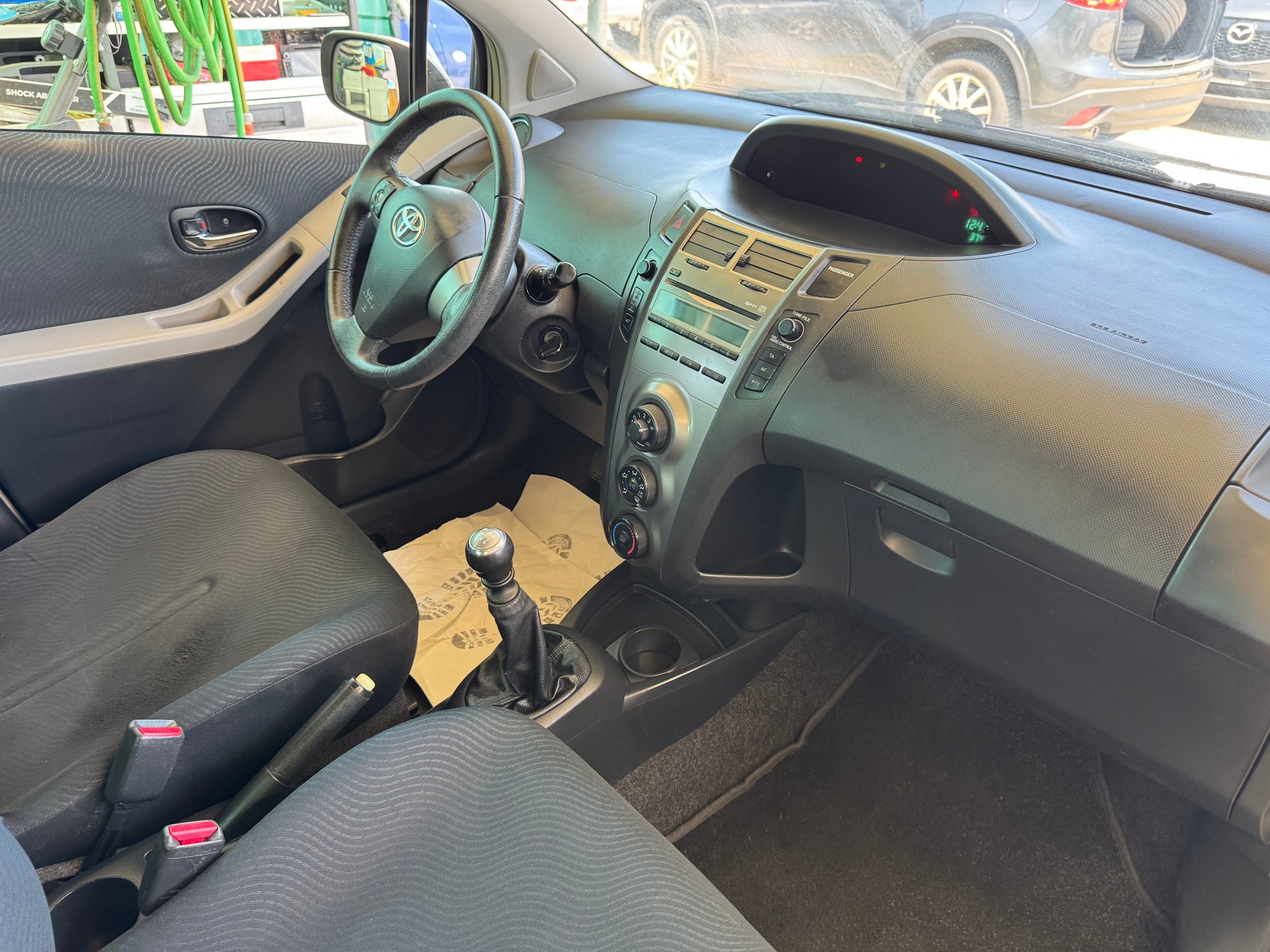 TOYOTA Yaris 1.33 Linea Sol-image-9
