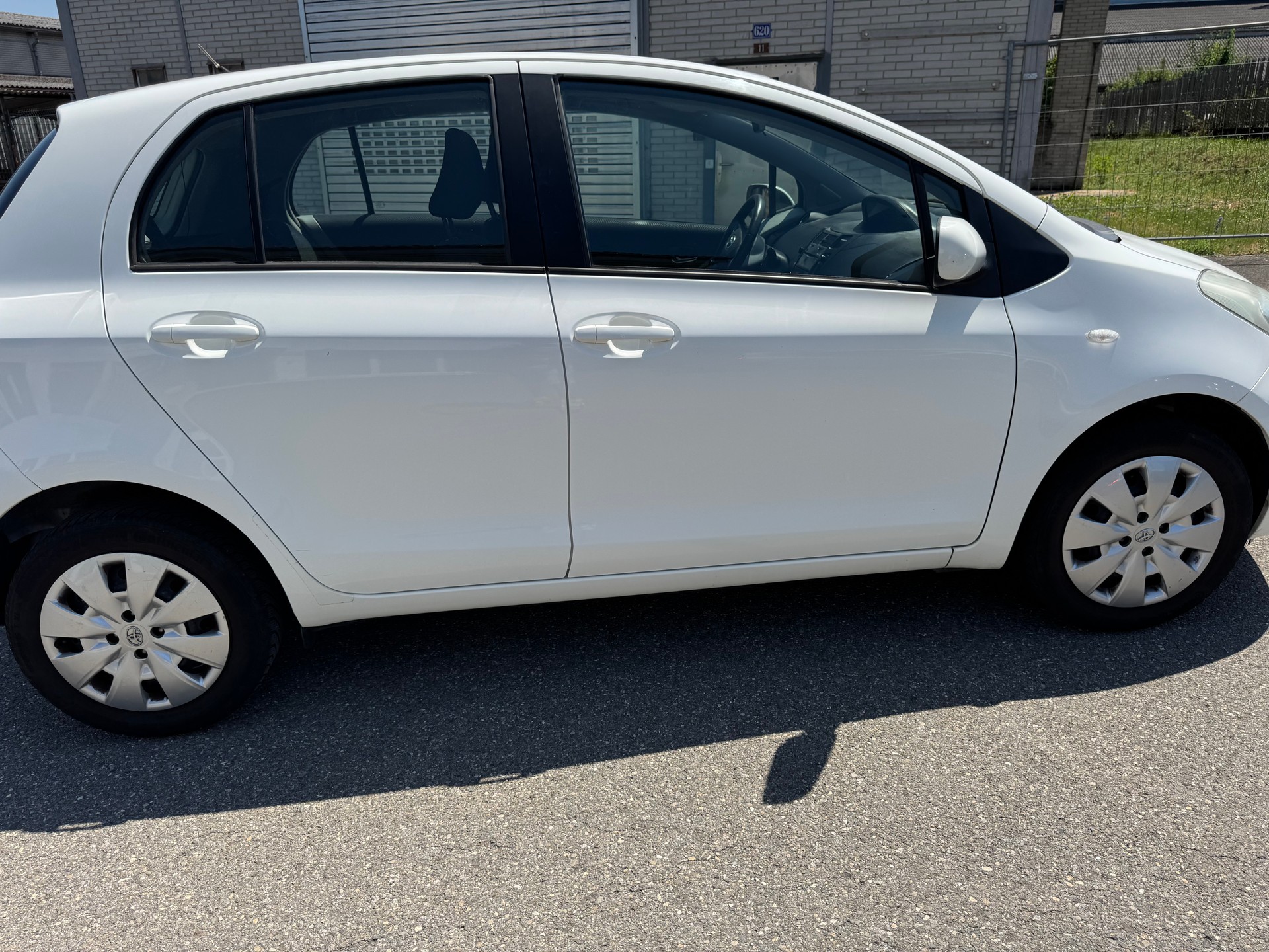 TOYOTA Yaris 1.33 Linea Sol-image-3