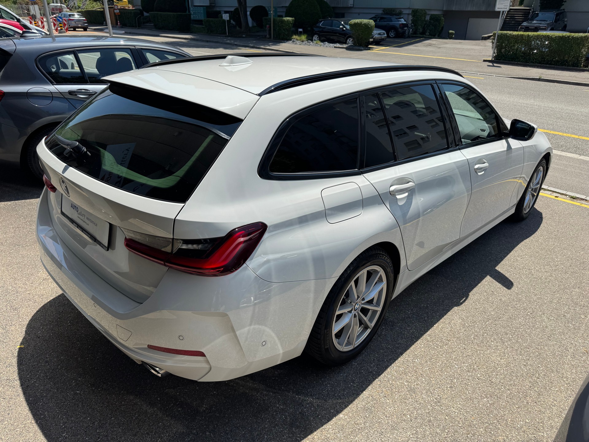 BMW 320d xDrive 48V Touring Steptronic **Facelift**-image-7