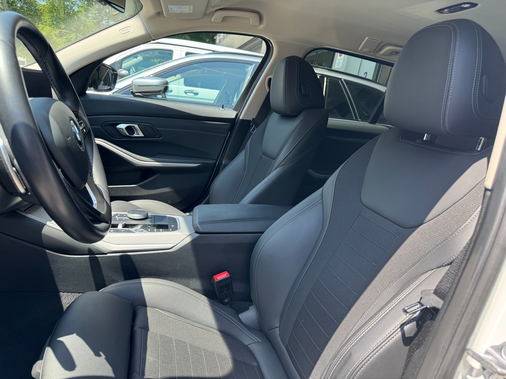 BMW 320d xDrive 48V Touring Steptronic **Facelift**-image-9
