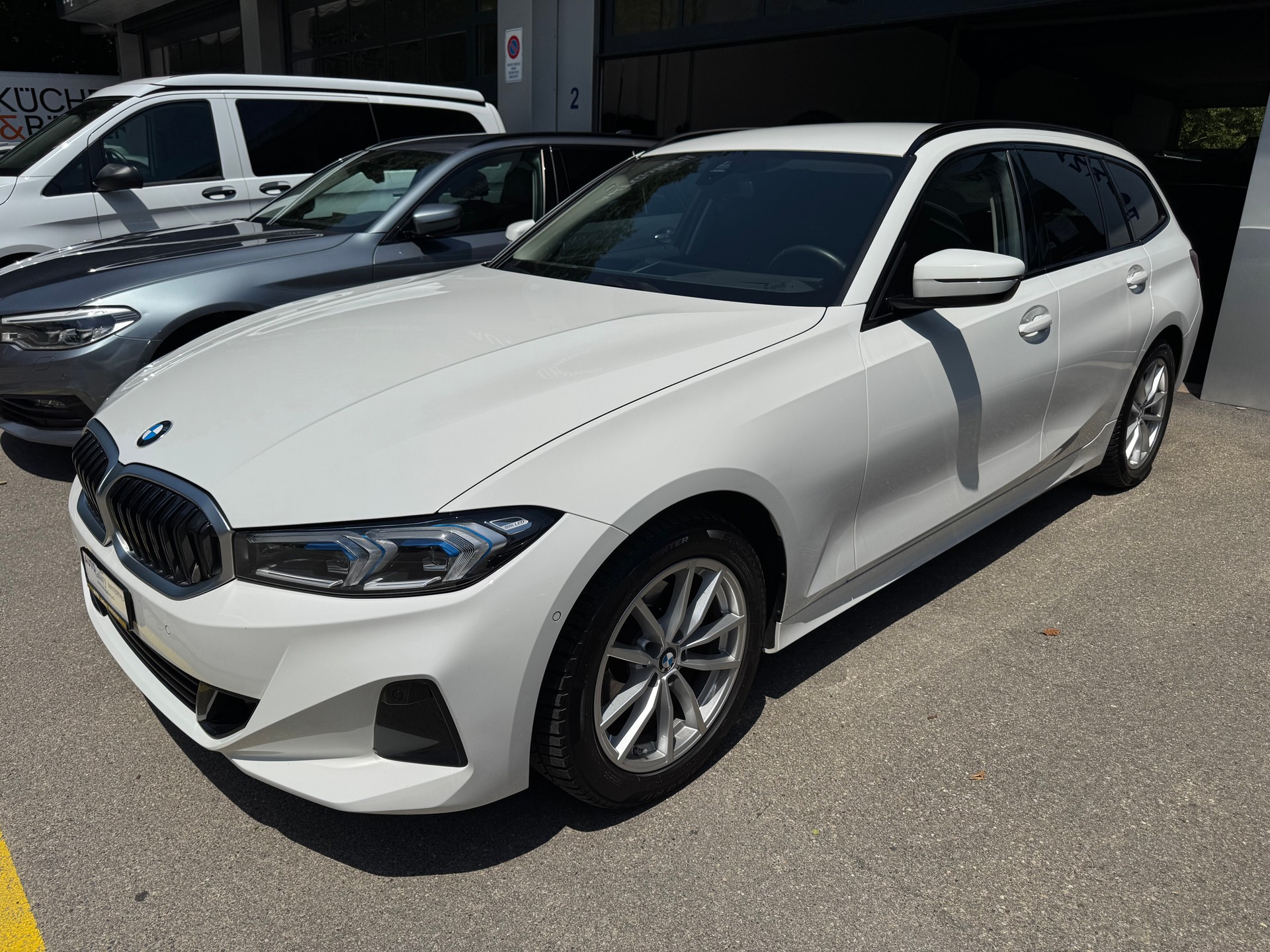 BMW 320d xDrive 48V Touring Steptronic **Facelift**-image-2