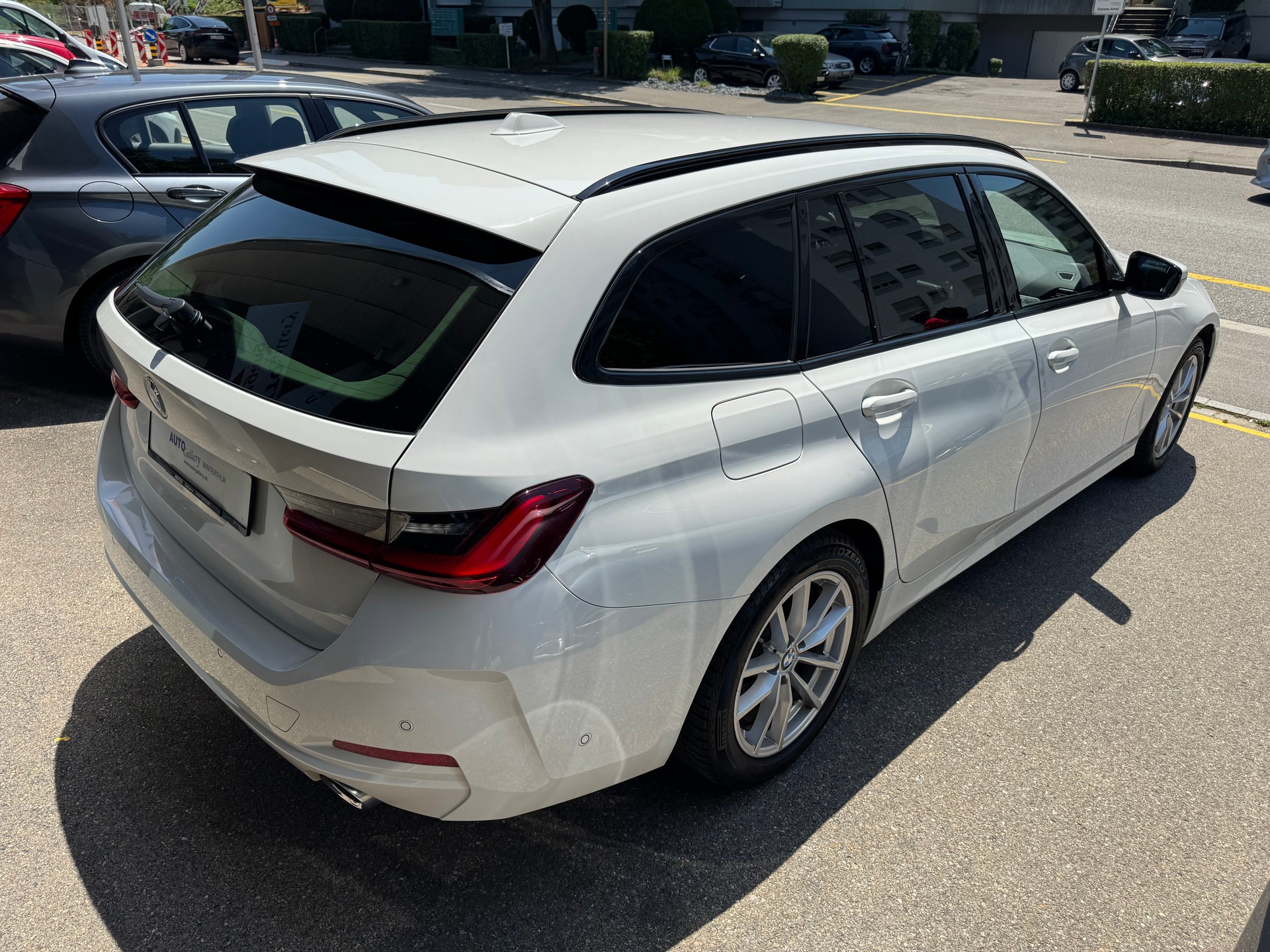 BMW 320d xDrive 48V Touring Steptronic **Facelift**-image-5