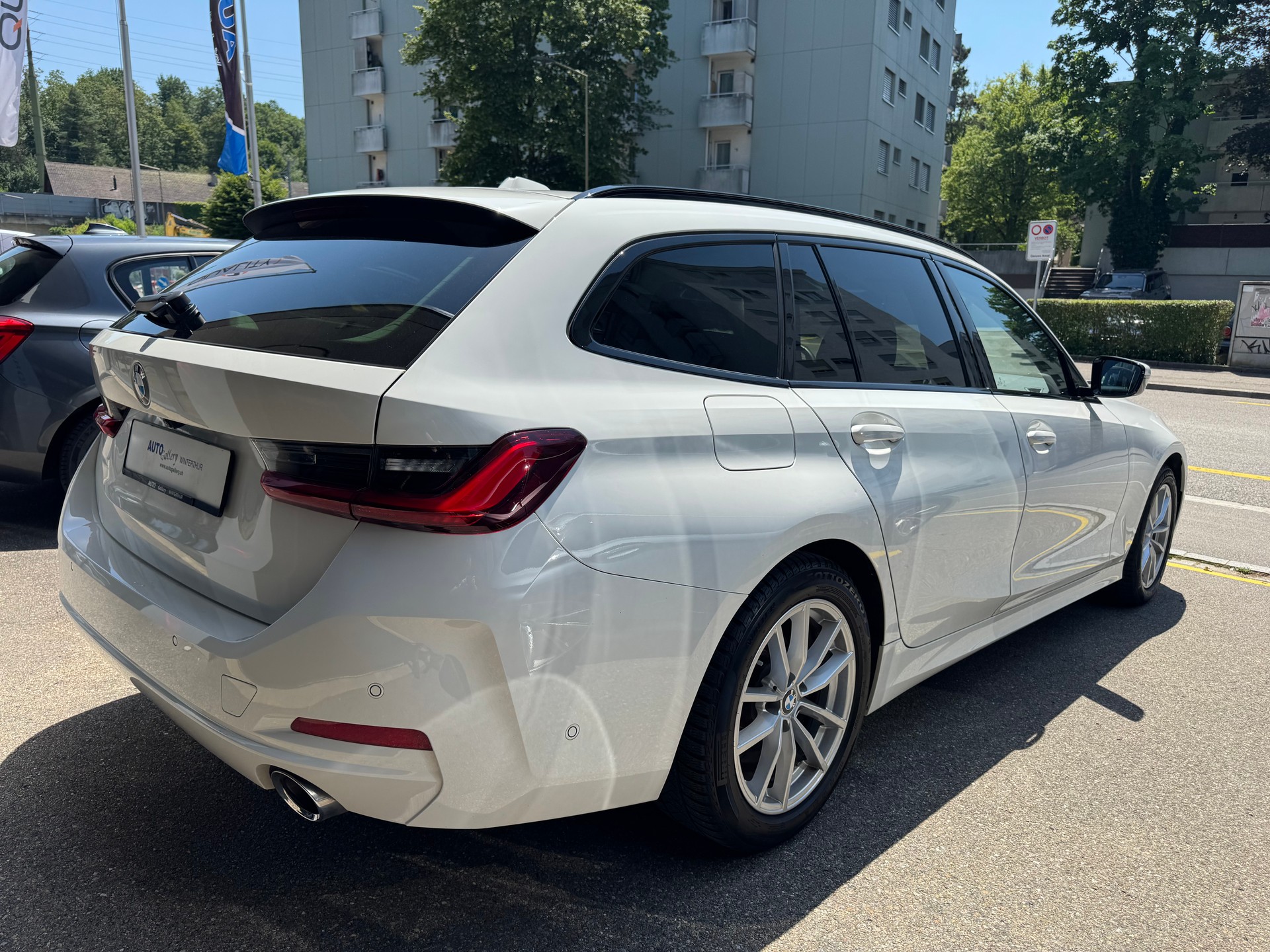 BMW 320d xDrive 48V Touring Steptronic **Facelift**-image-6