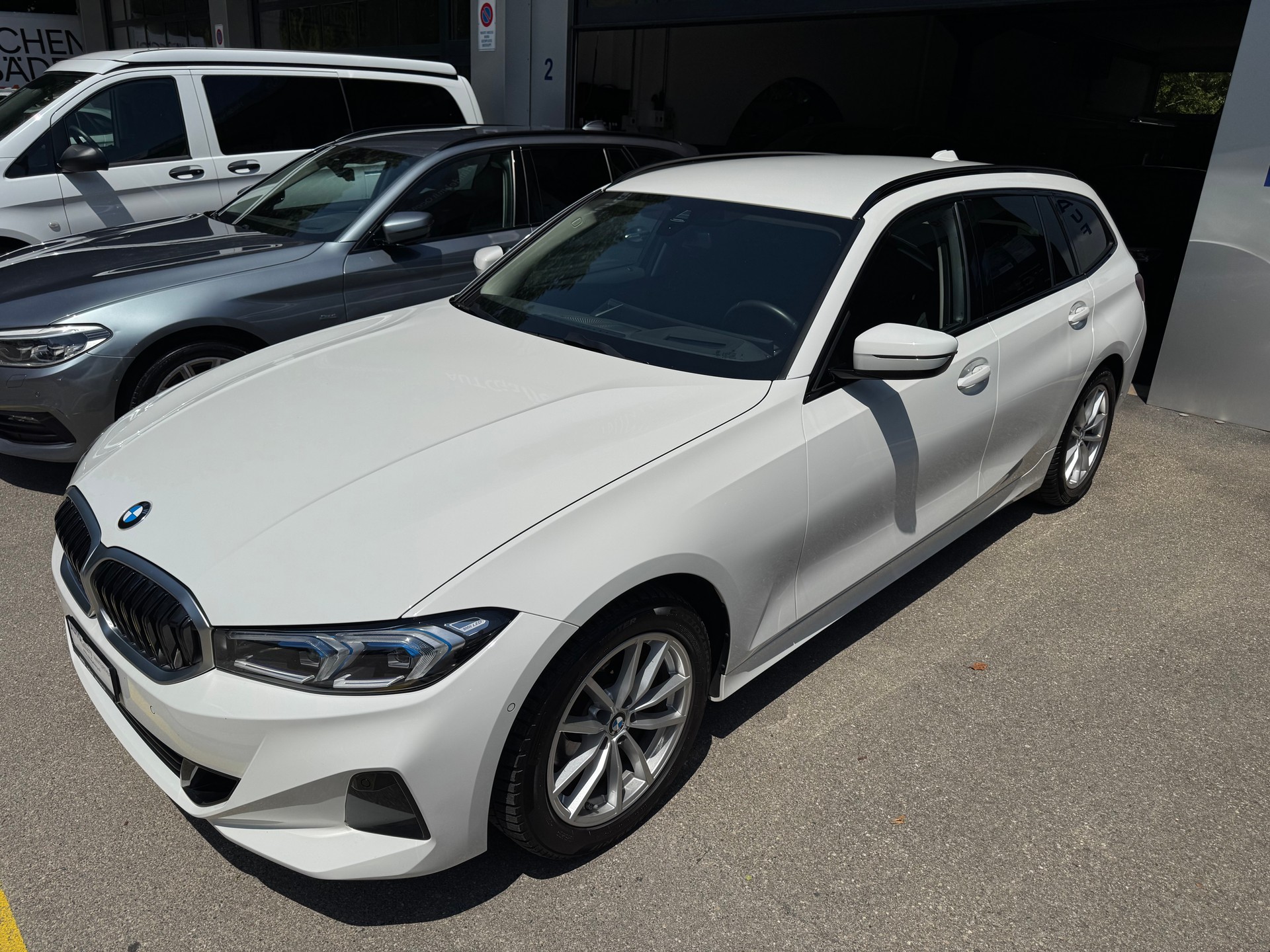 BMW 320d xDrive 48V Touring Steptronic **Facelift**-image-3
