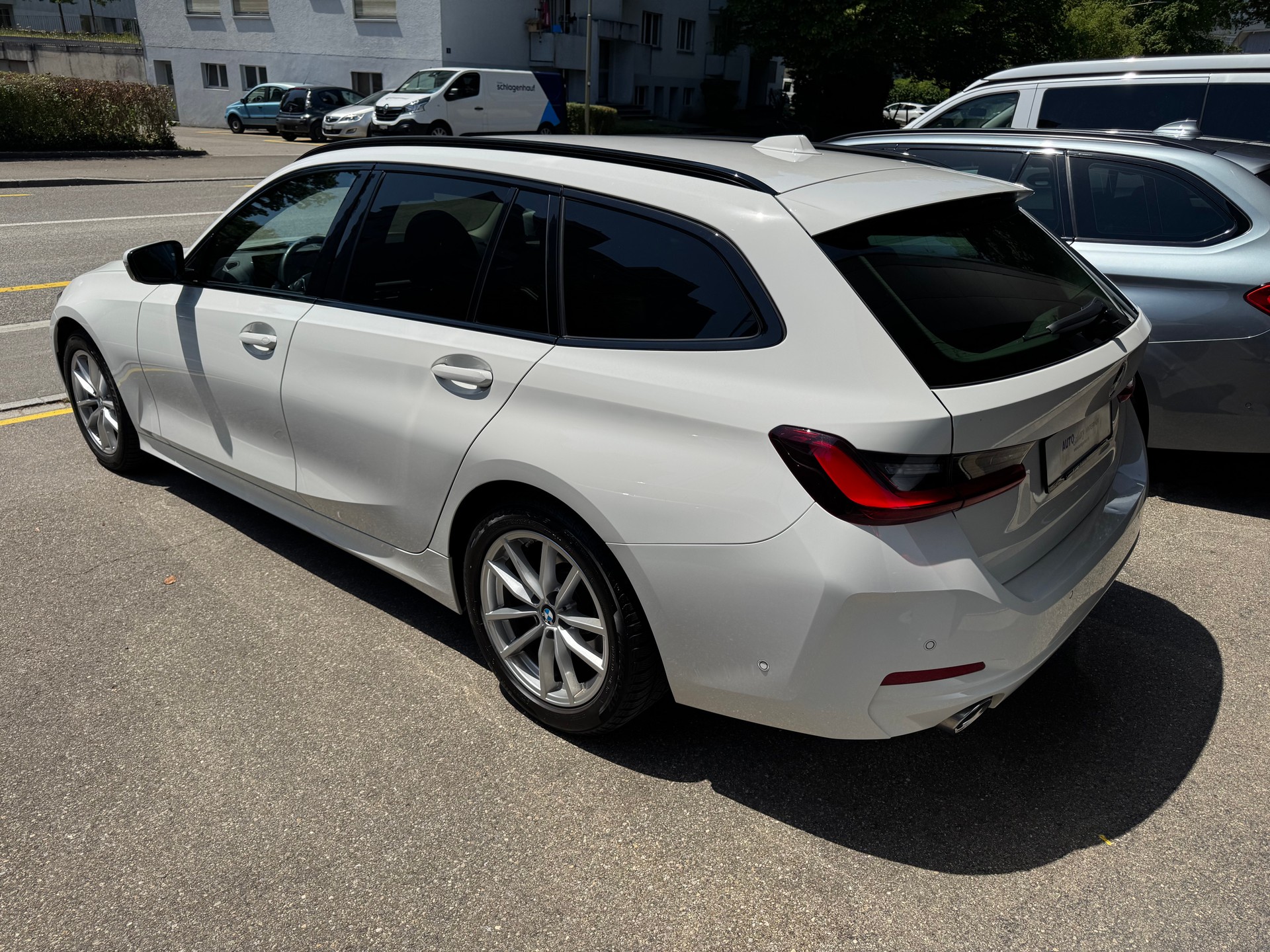 BMW 320d xDrive 48V Touring Steptronic **Facelift**-image-4