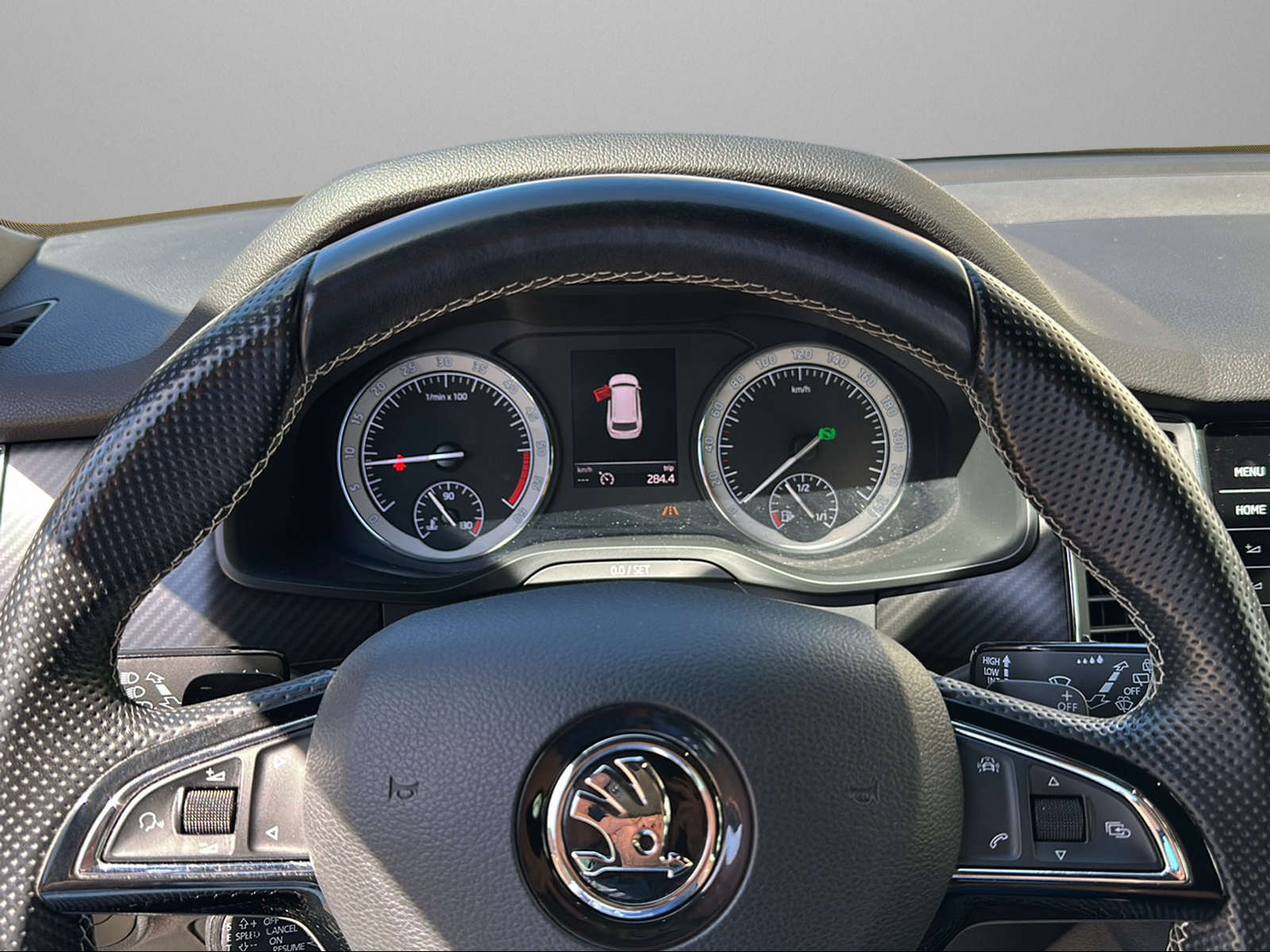 SKODA Kodiaq 2.0 TDI CR Sport Line 4x4 DSG-image-13