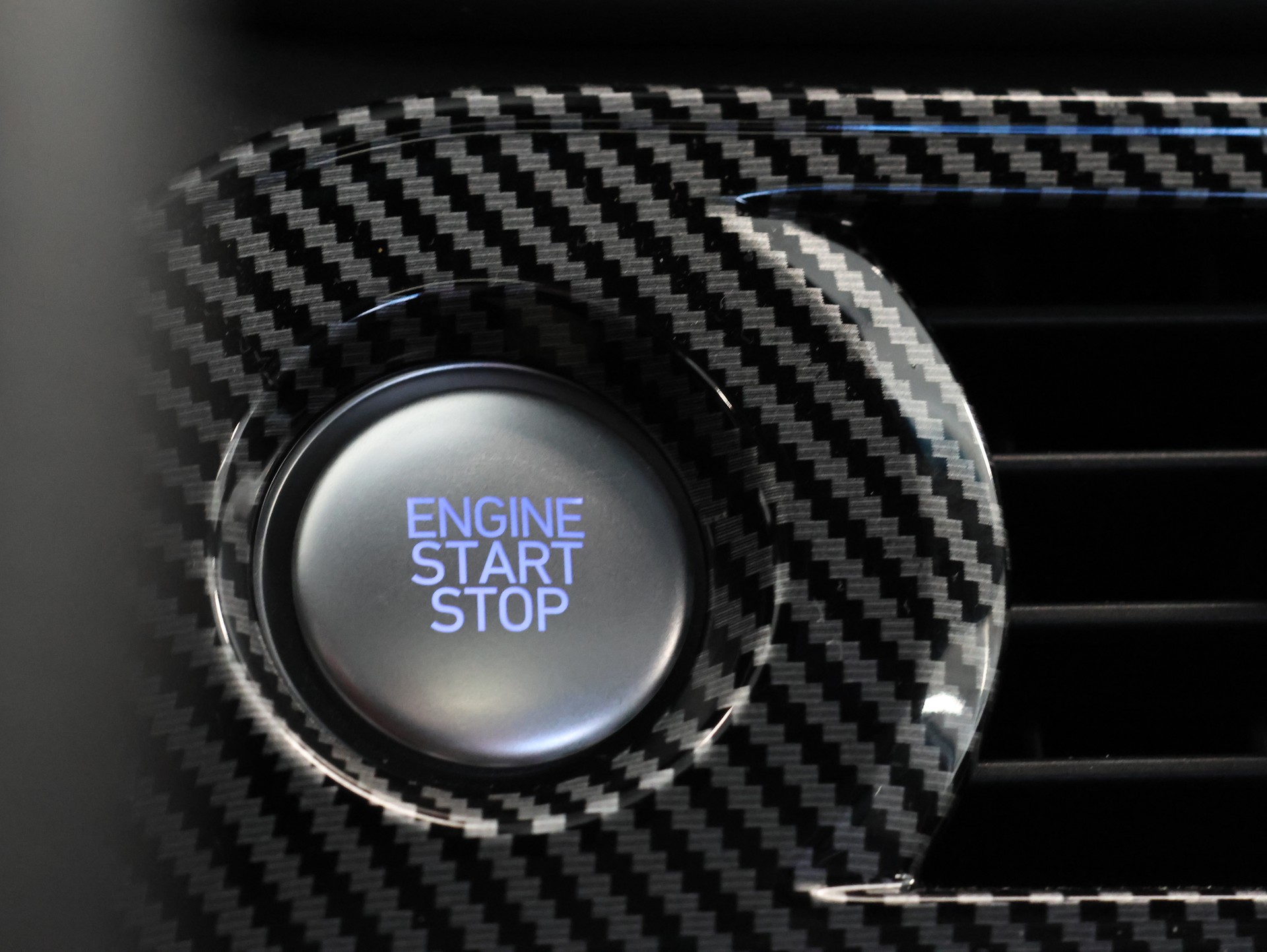 GENESIS G70 2.0 TGDI Sport AT8 AWD *Panorama* *360 Kamera*-image-24