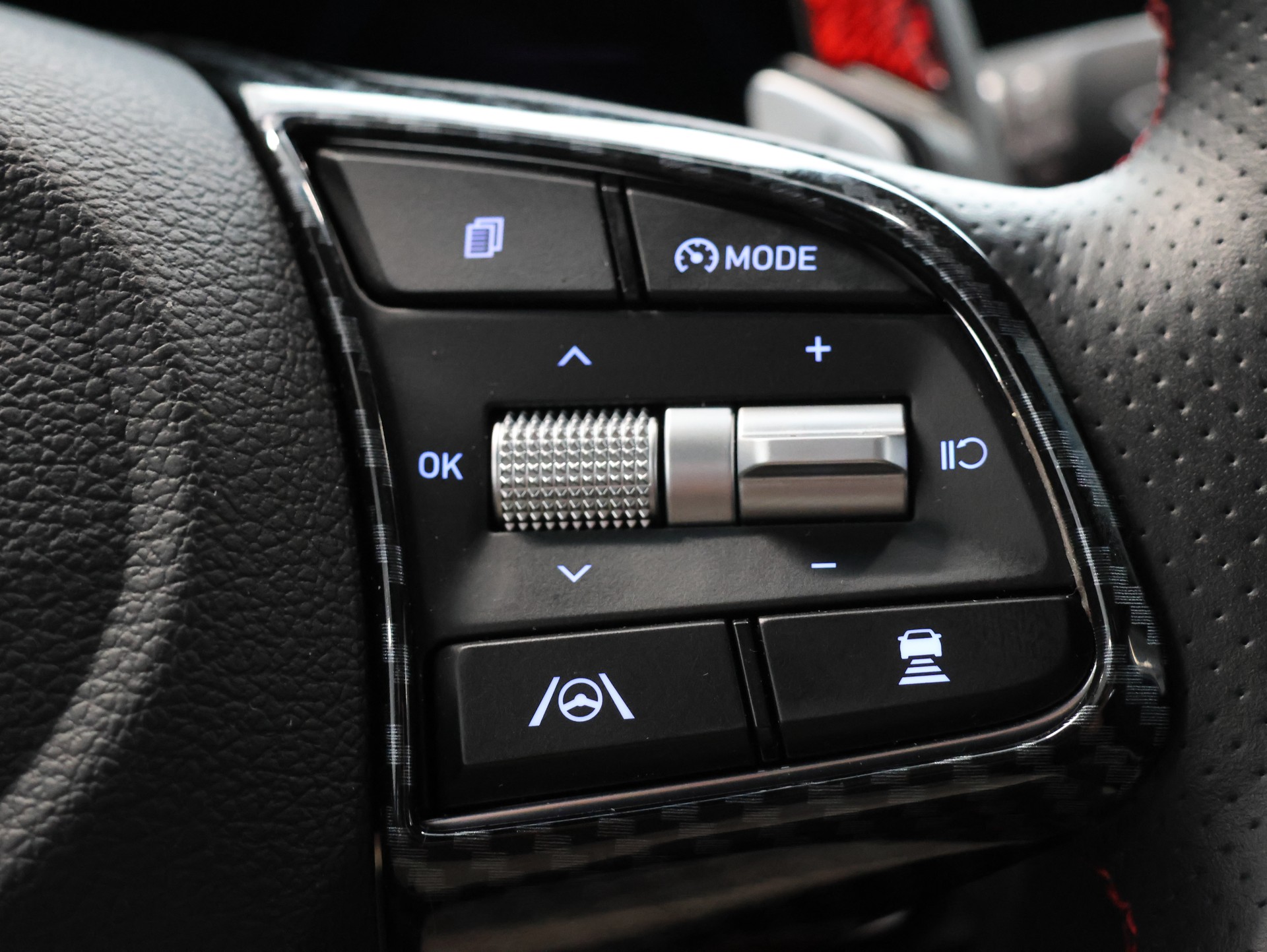 GENESIS G70 2.0 TGDI Sport AT8 AWD *Panorama* *360 Kamera*-image-20