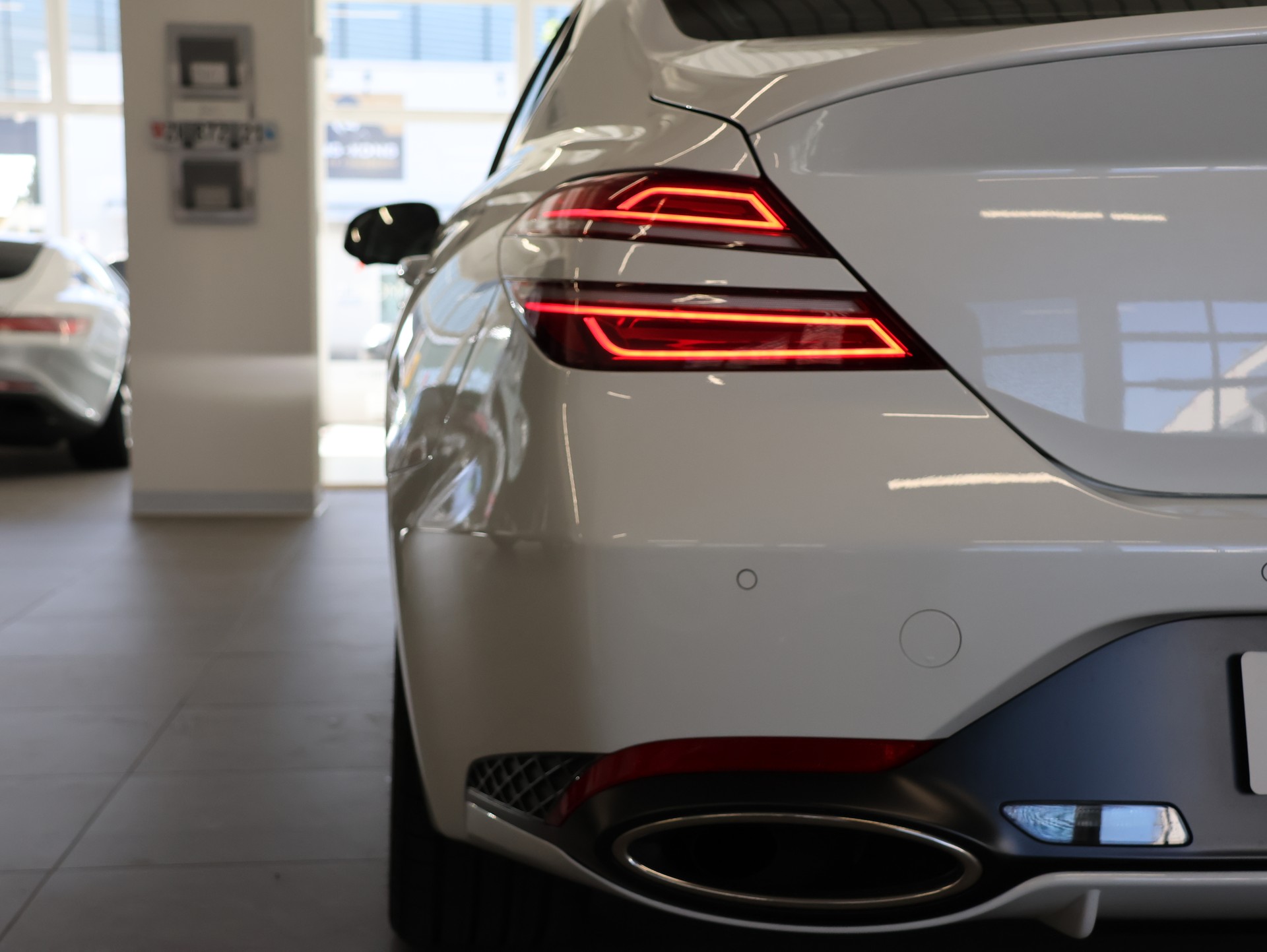 GENESIS G70 2.0 TGDI Sport AT8 AWD *Panorama* *360 Kamera*-image-10