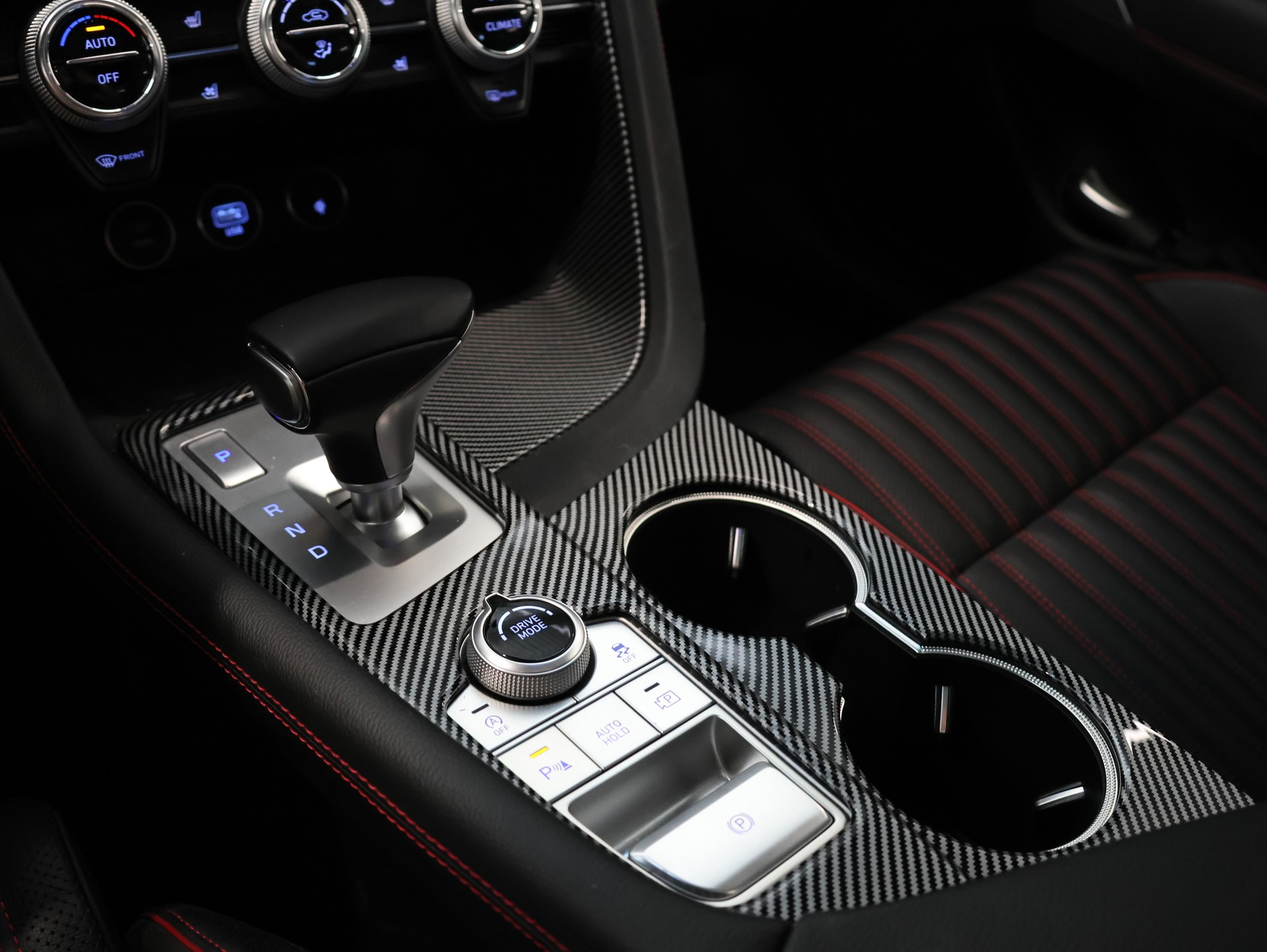 GENESIS G70 2.0 TGDI Sport AT8 AWD *Panorama* *360 Kamera*-image-26